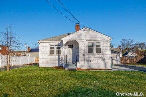 824 7th ST, West Babylon, NY 11704