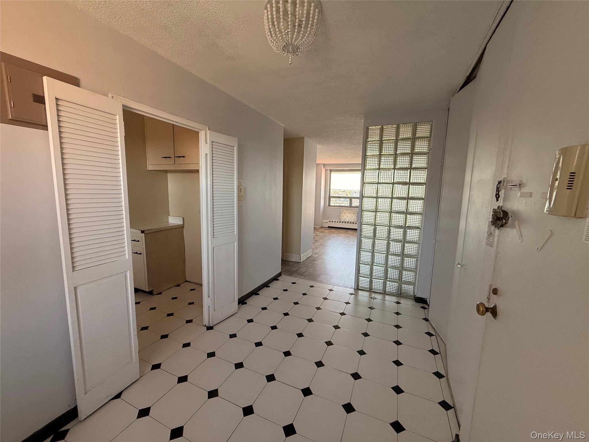 61-15 97th ST ##15E, Rego Park, NY 11374