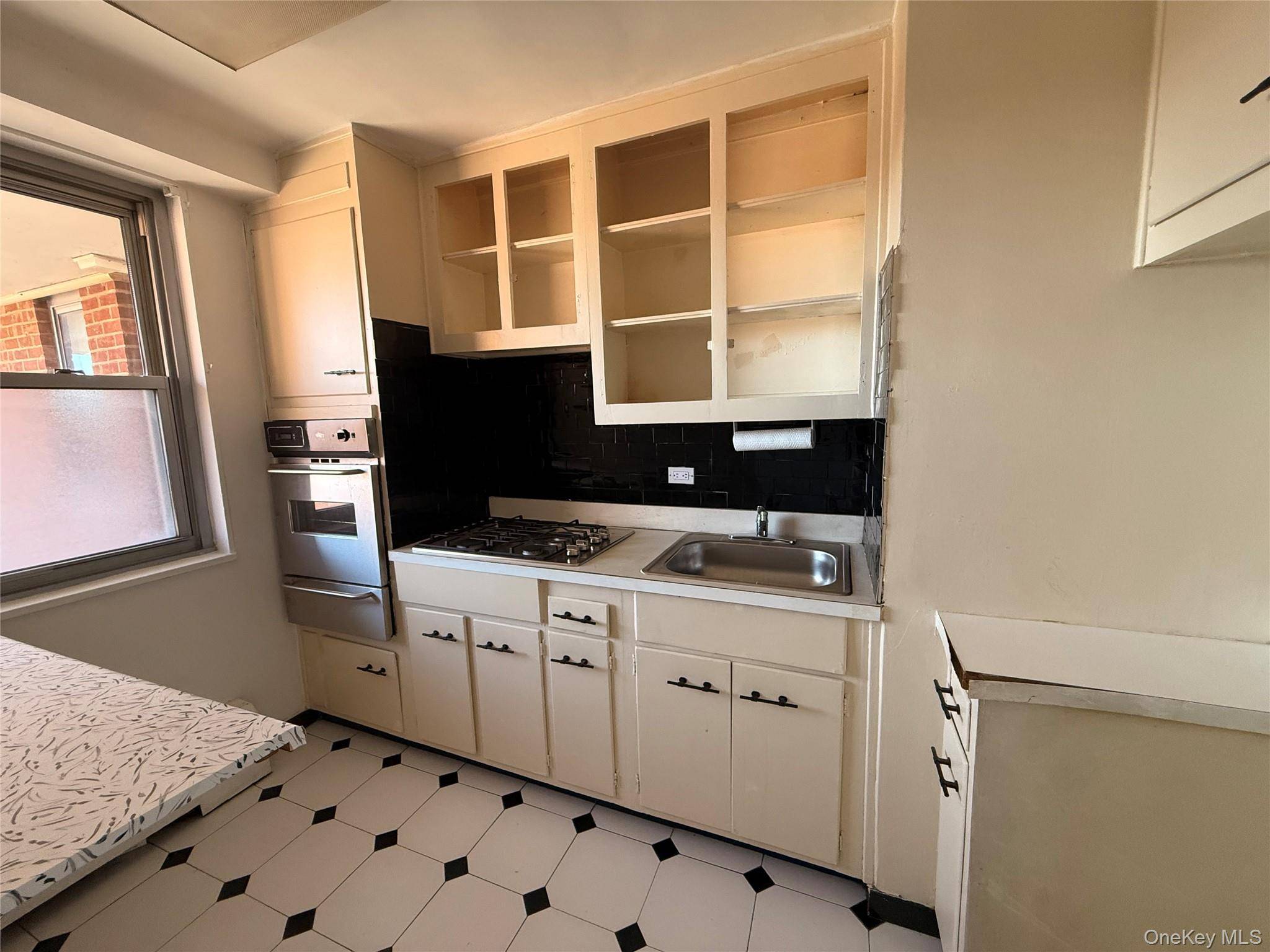 61-15 97th ST ##15E, Rego Park, NY 11374
