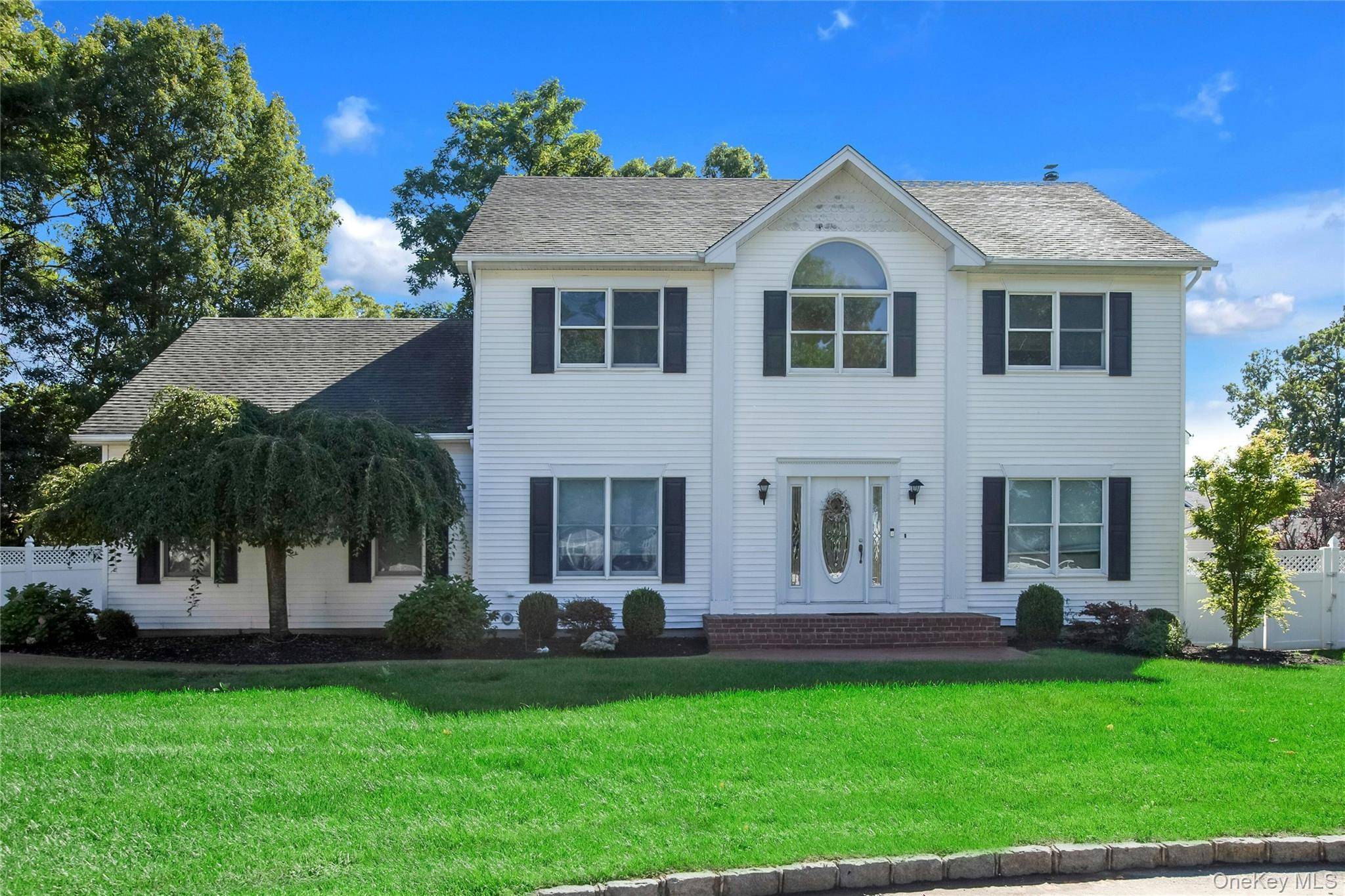 11 Raphael BLVD, Nesconset, NY 11767