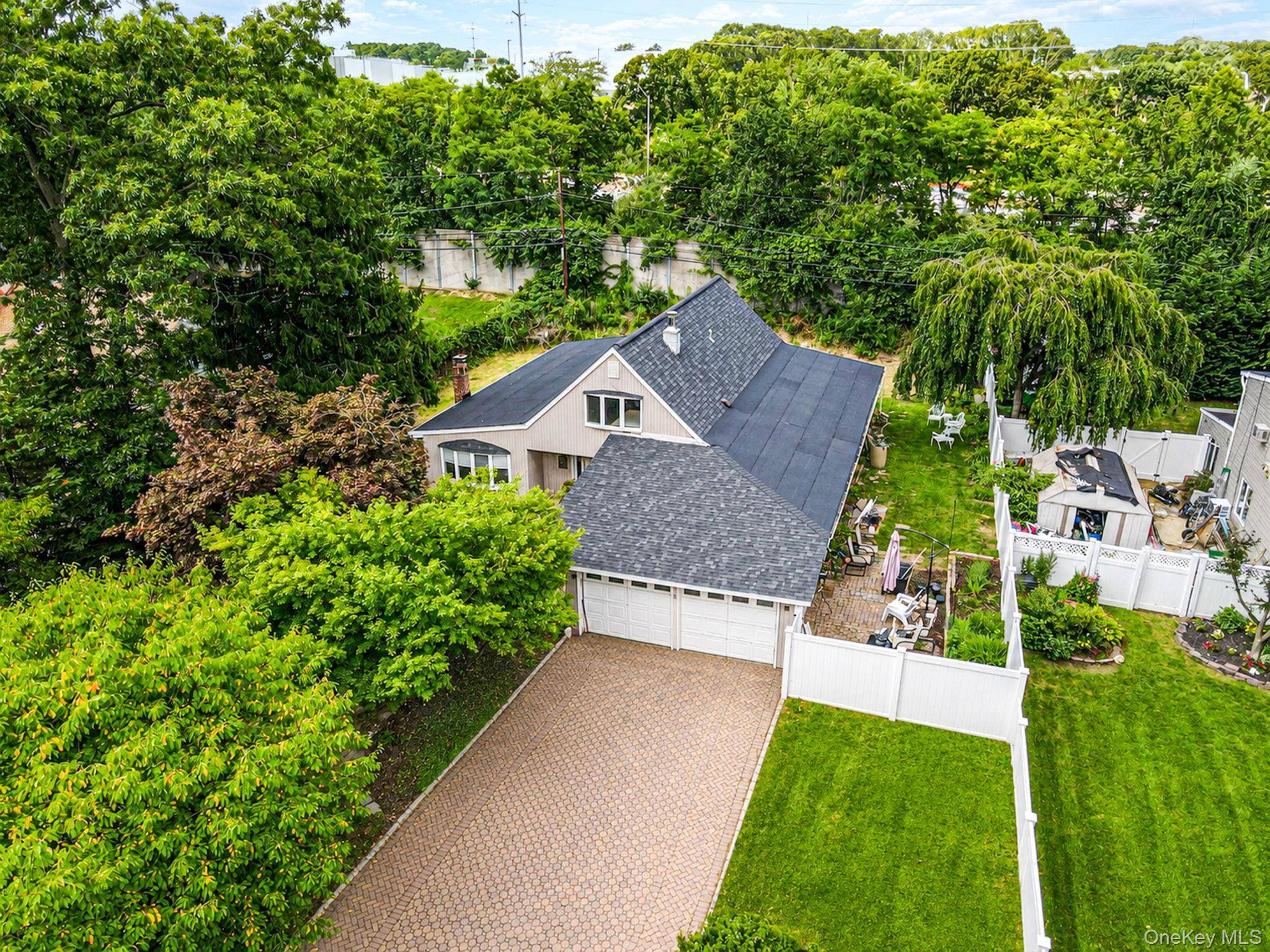 219 Sunflower LN, Islandia, NY 11749