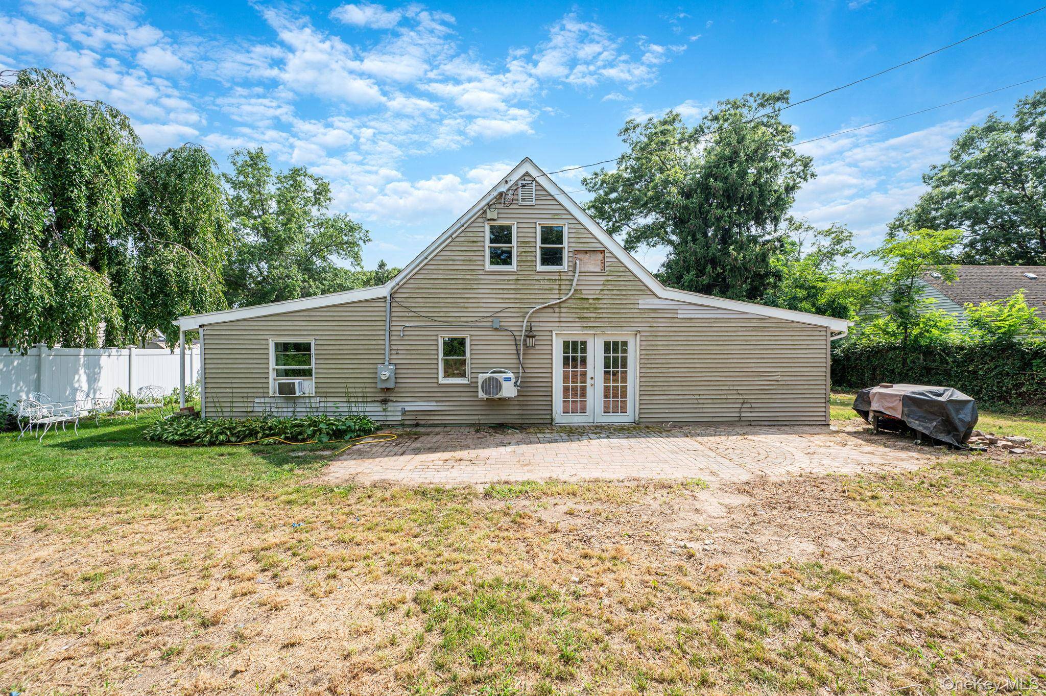 219 Sunflower LN, Islandia, NY 11749