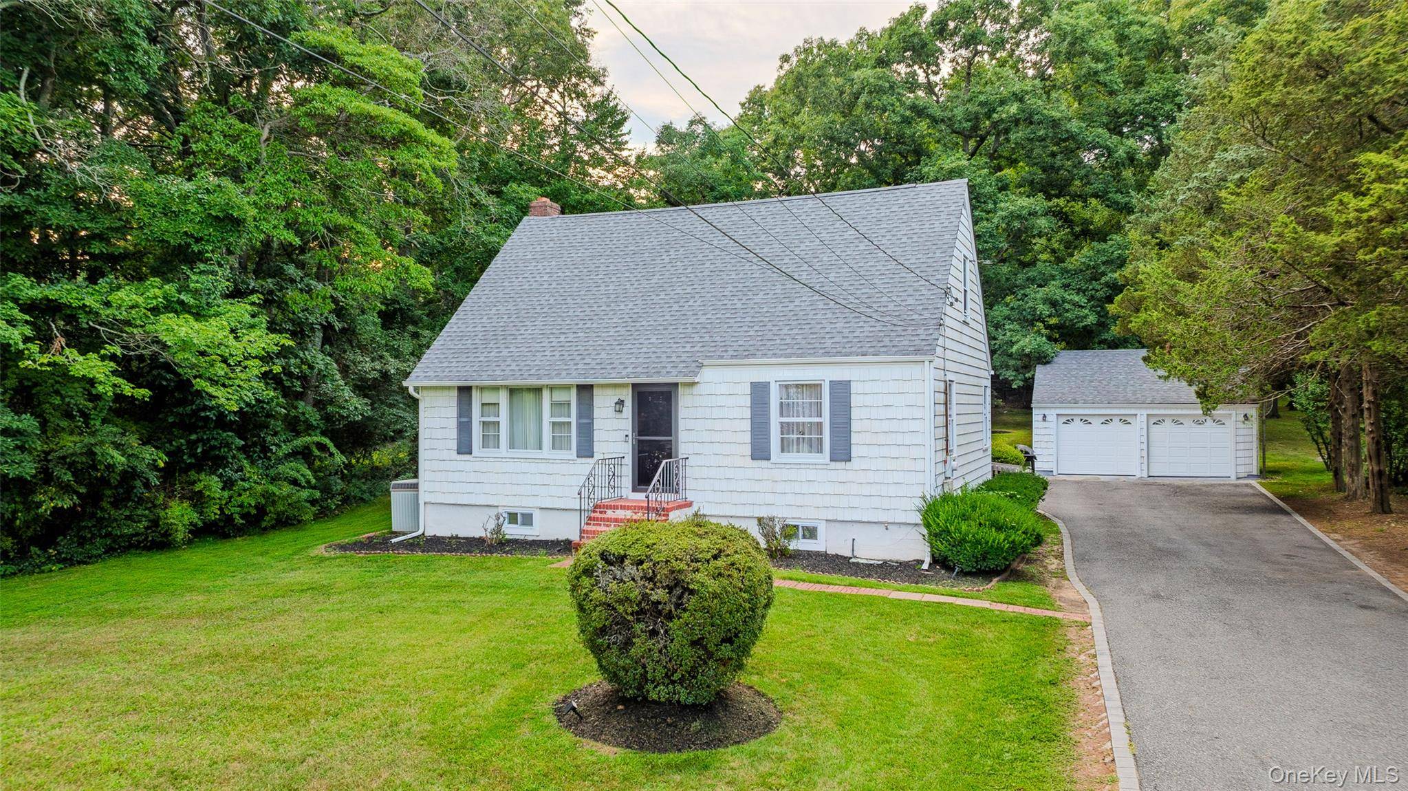 99 Warner RD, Huntington, NY 11743