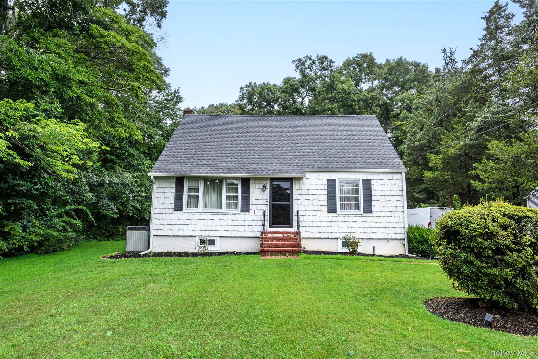 99 Warner RD, Huntington, NY 11743