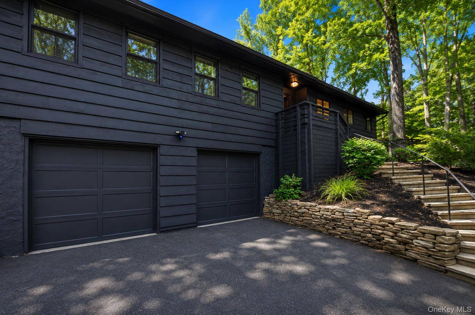 111 Fleets Cove RD, Huntington, NY 11743
