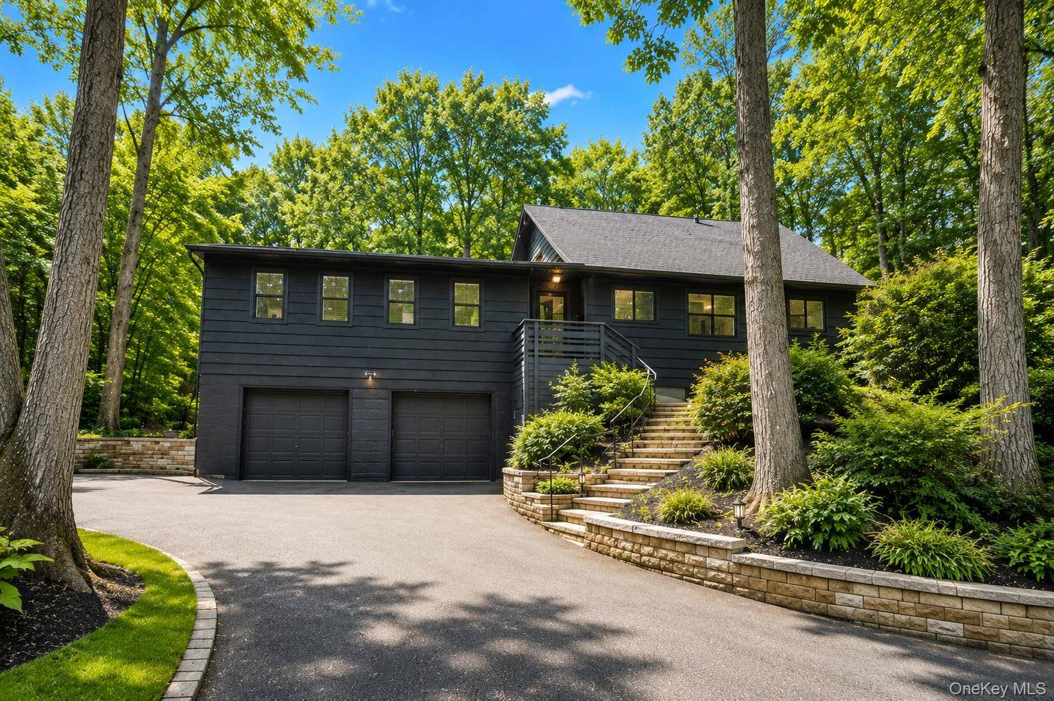 111 Fleets Cove RD, Huntington, NY 11743