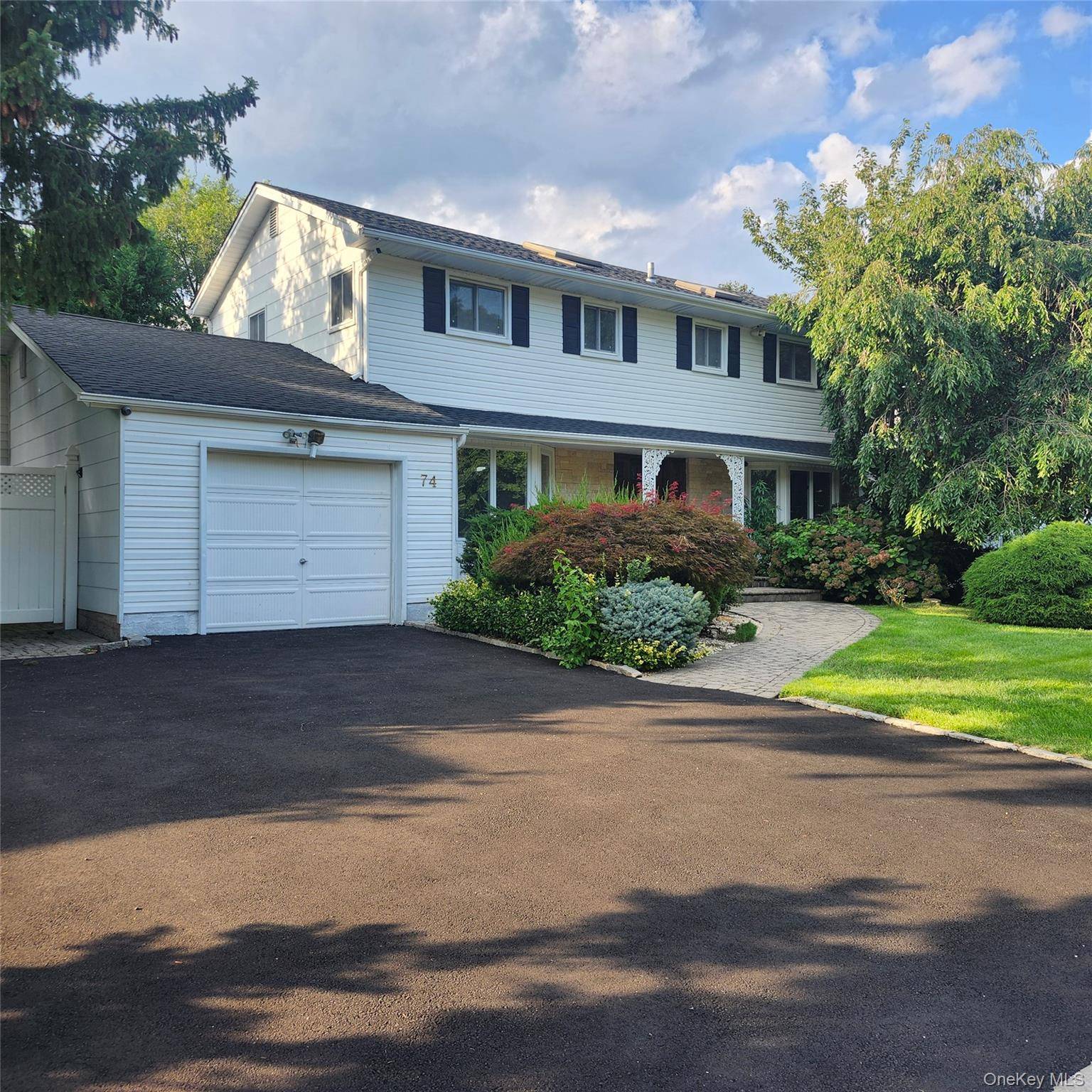 74 Rockland DR, Jericho, NY 11753