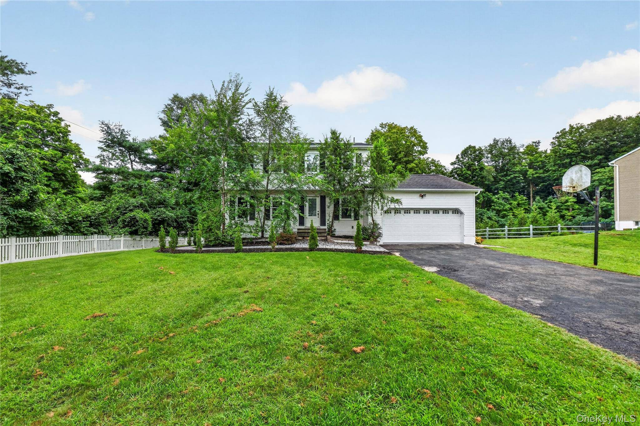 2 Pellbridge DR, Hopewell Junction, NY 12533