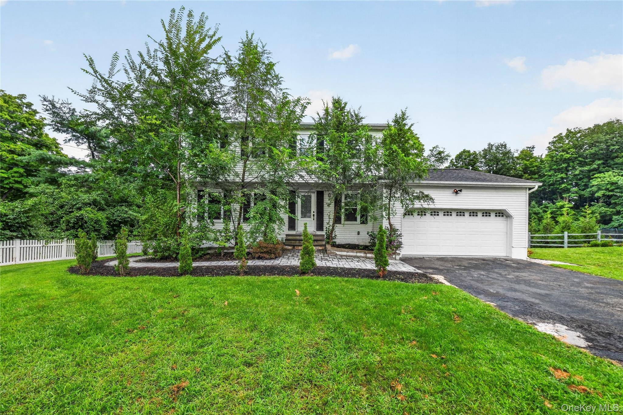 2 Pellbridge DR, Hopewell Junction, NY 12533