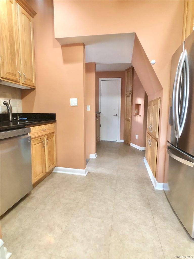 72 Stewart AVE, Eastchester, NY 10709