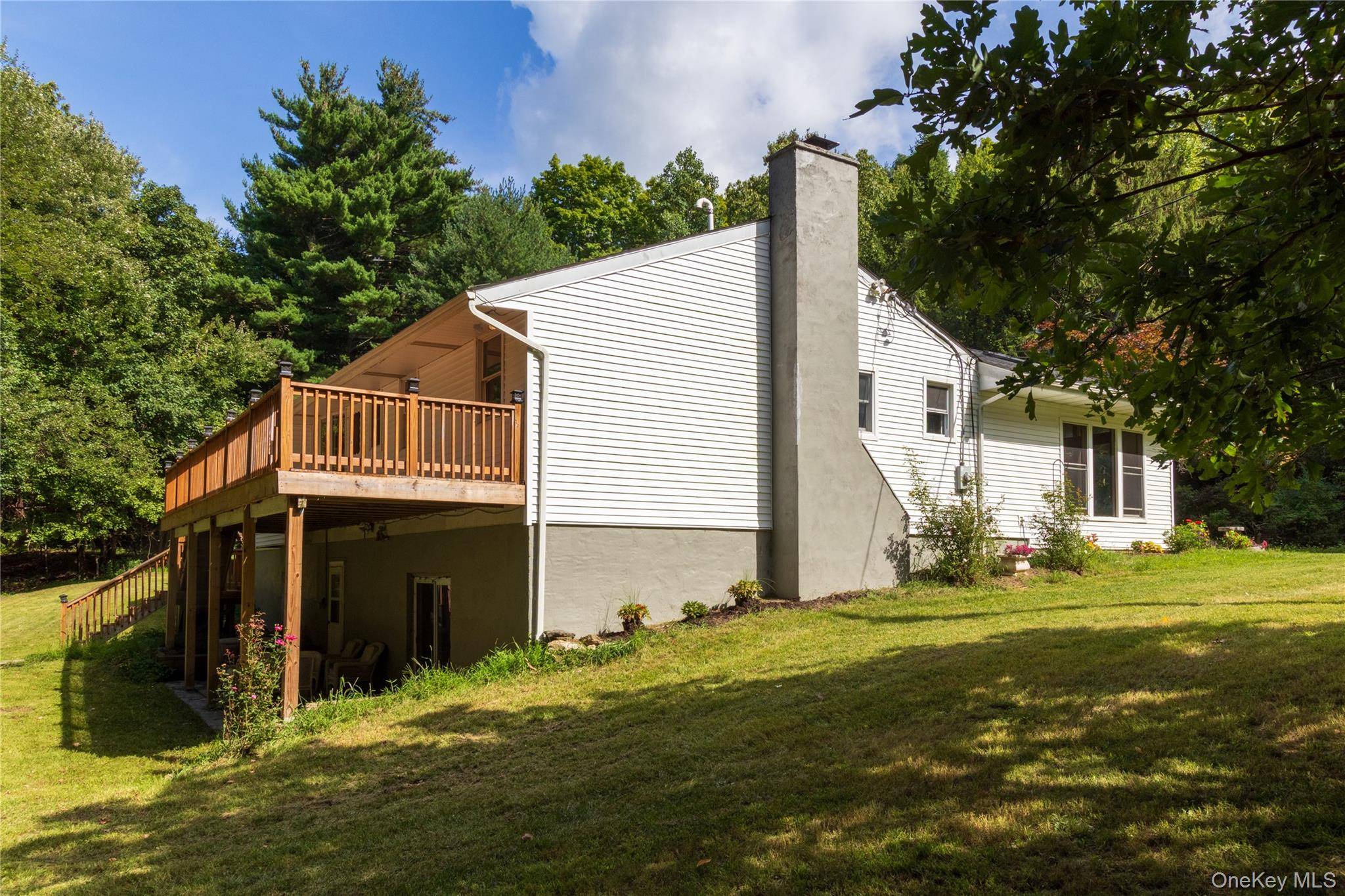 17 Molland DR, Rhinebeck, NY 12572