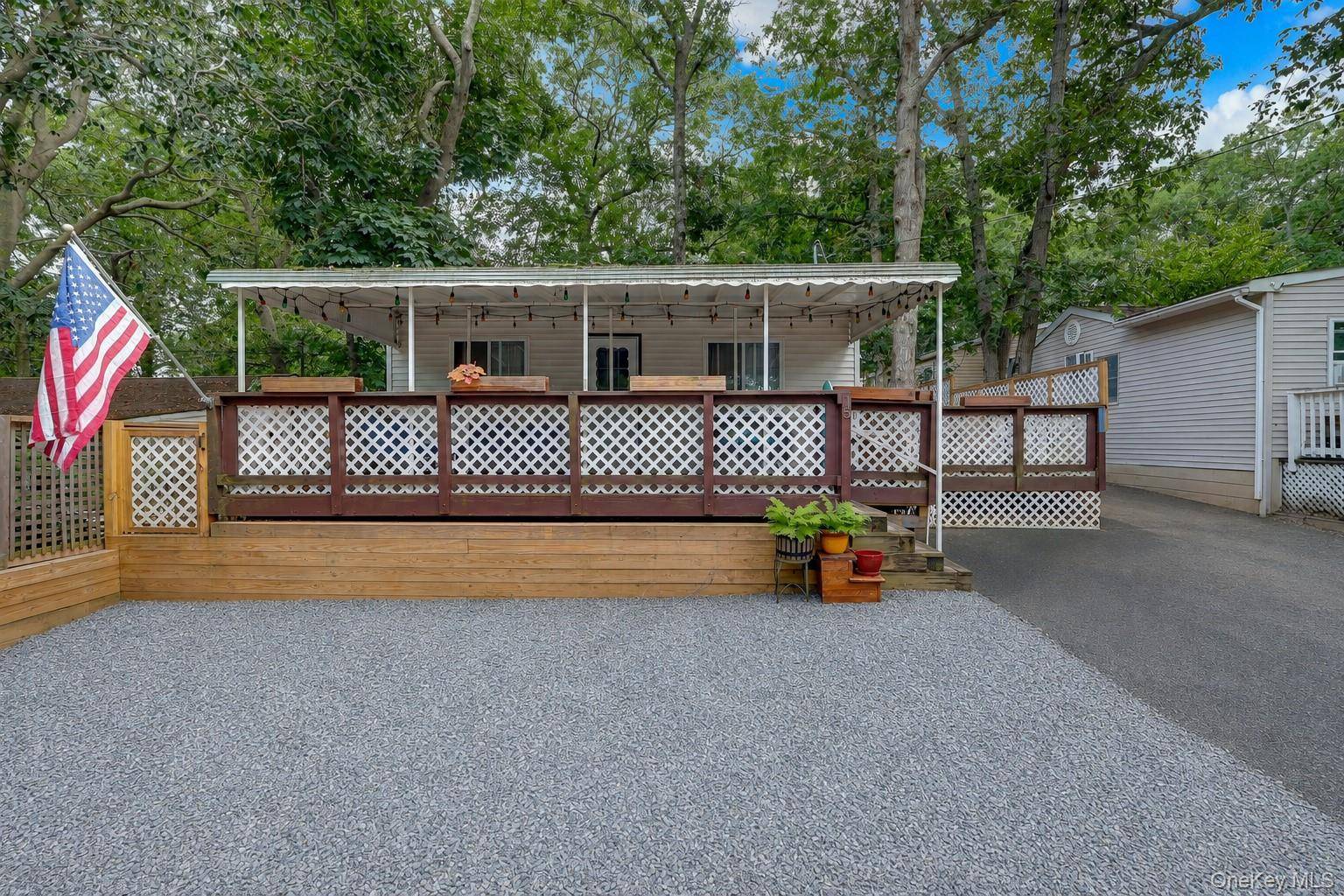 15 Cottage RD, Baiting Hollow, NY 11933