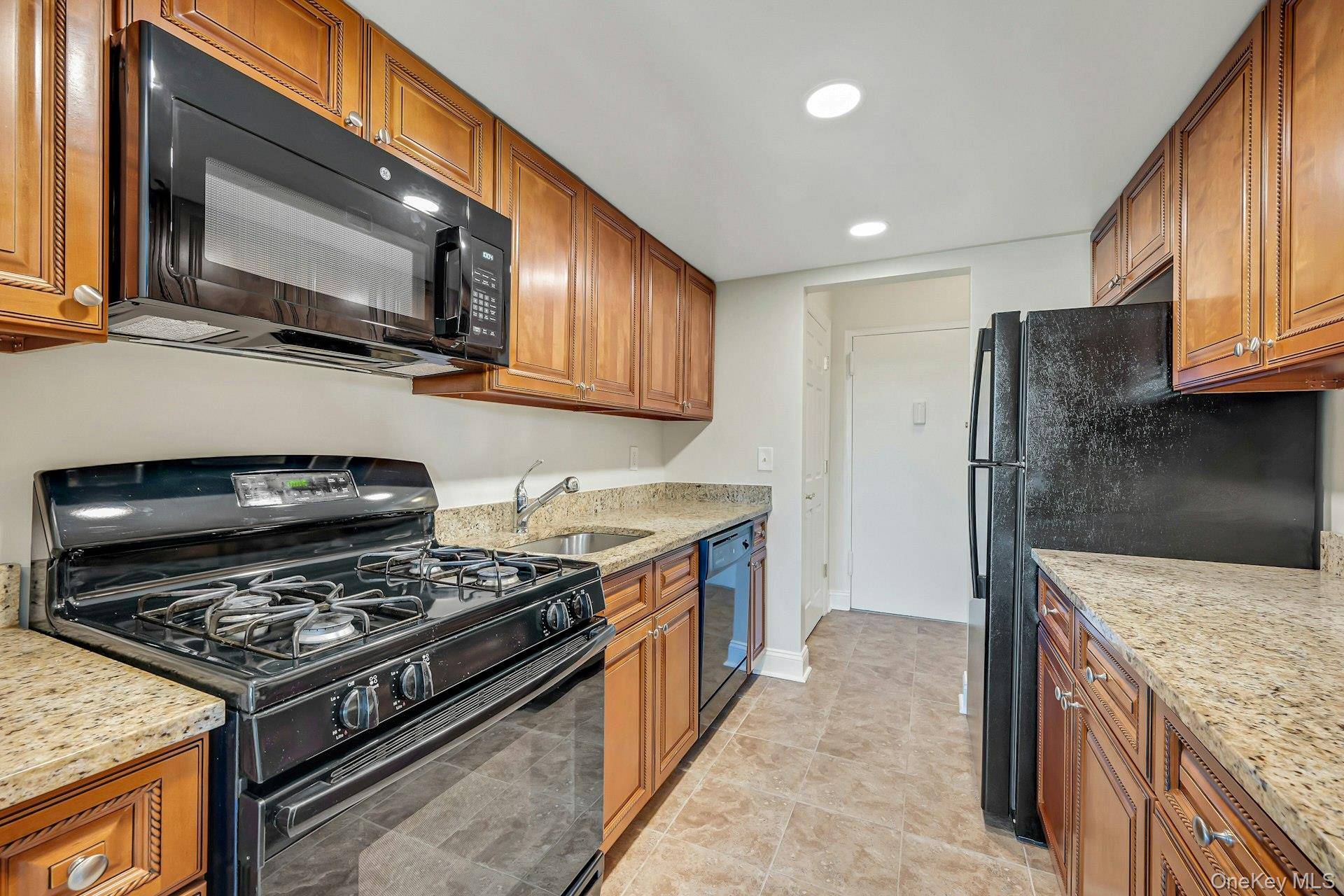 505 White Plains RD #4H, Eastchester, NY 10709