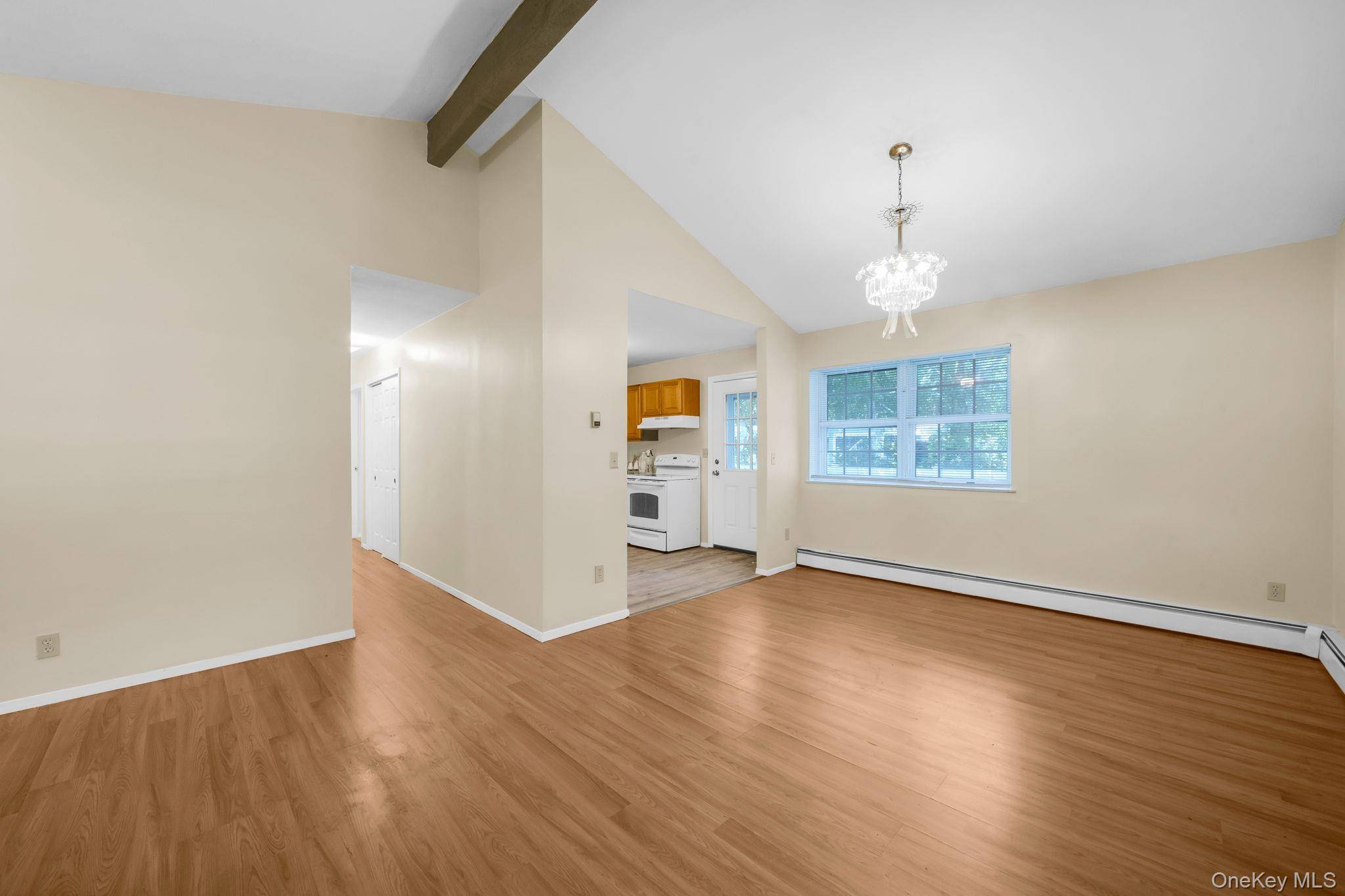 66 Norfleet LN, Coram, NY 11727