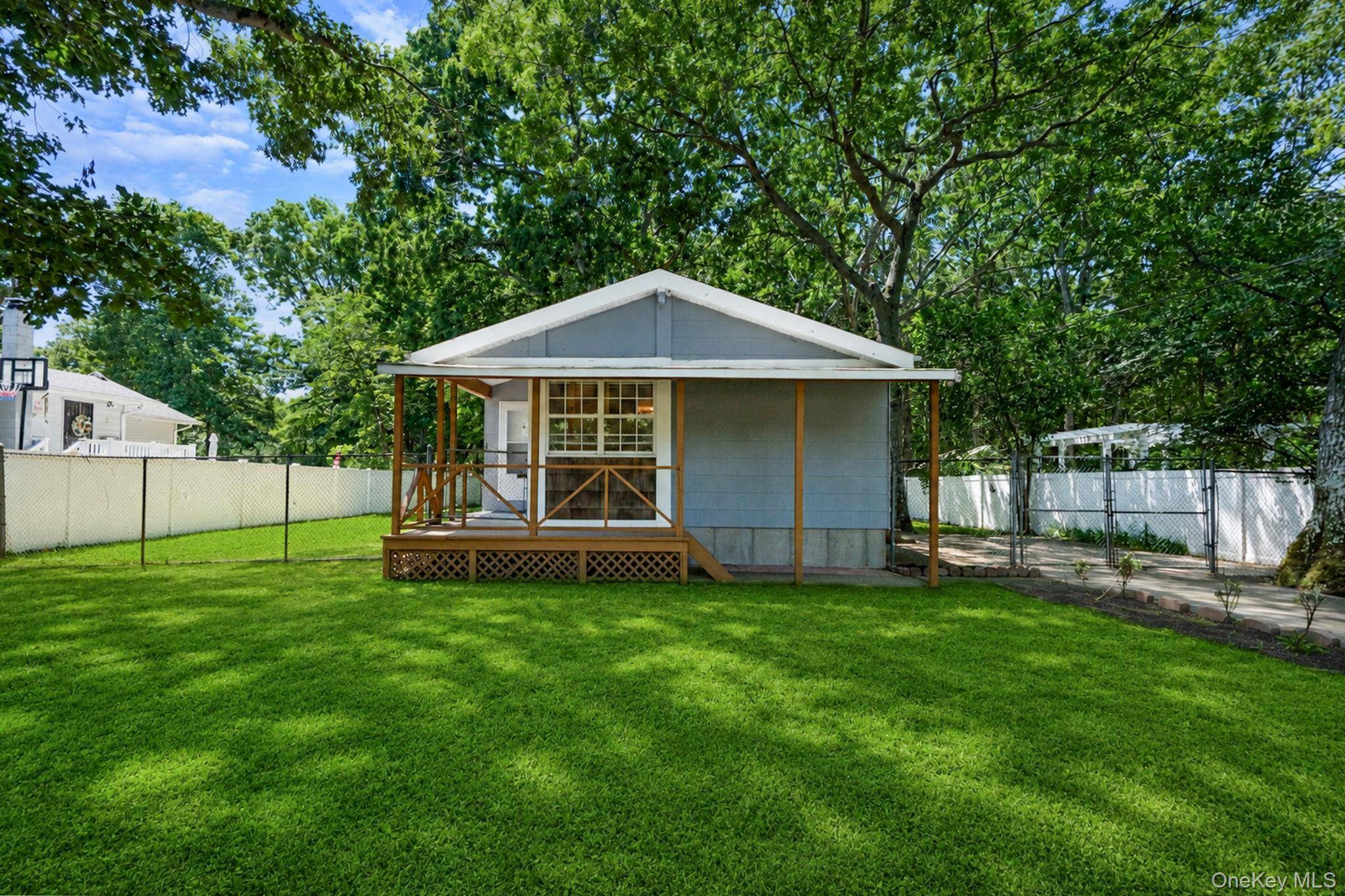 66 Norfleet LN, Coram, NY 11727