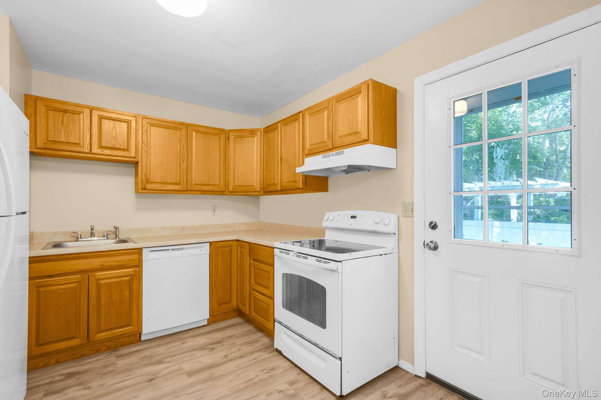 66 Norfleet LN, Coram, NY 11727