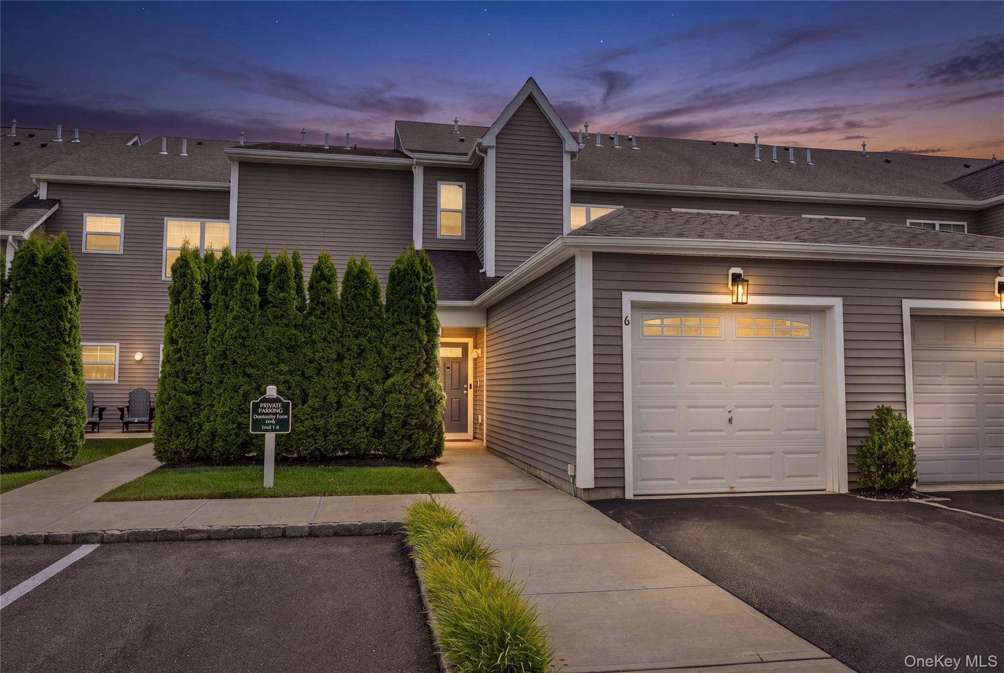 6 Grace Hall LN, Yaphank, NY 11980