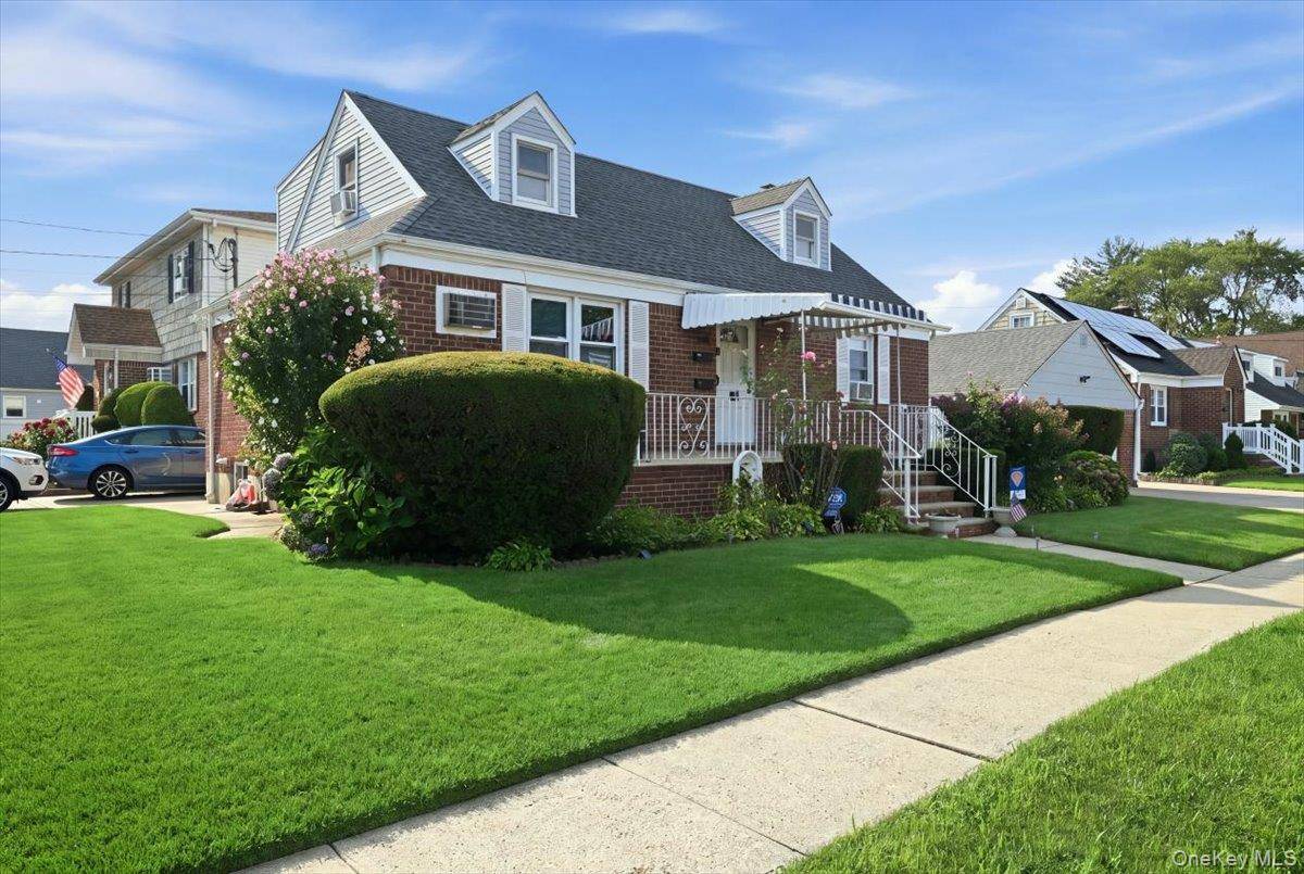 81 Franklin ST, Elmont, NY 11003