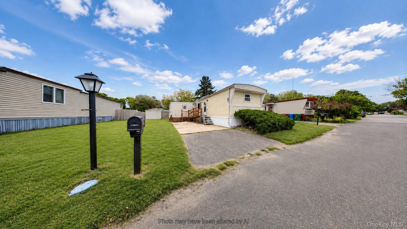 39 Valley Forge DR, Bohemia, NY 11716