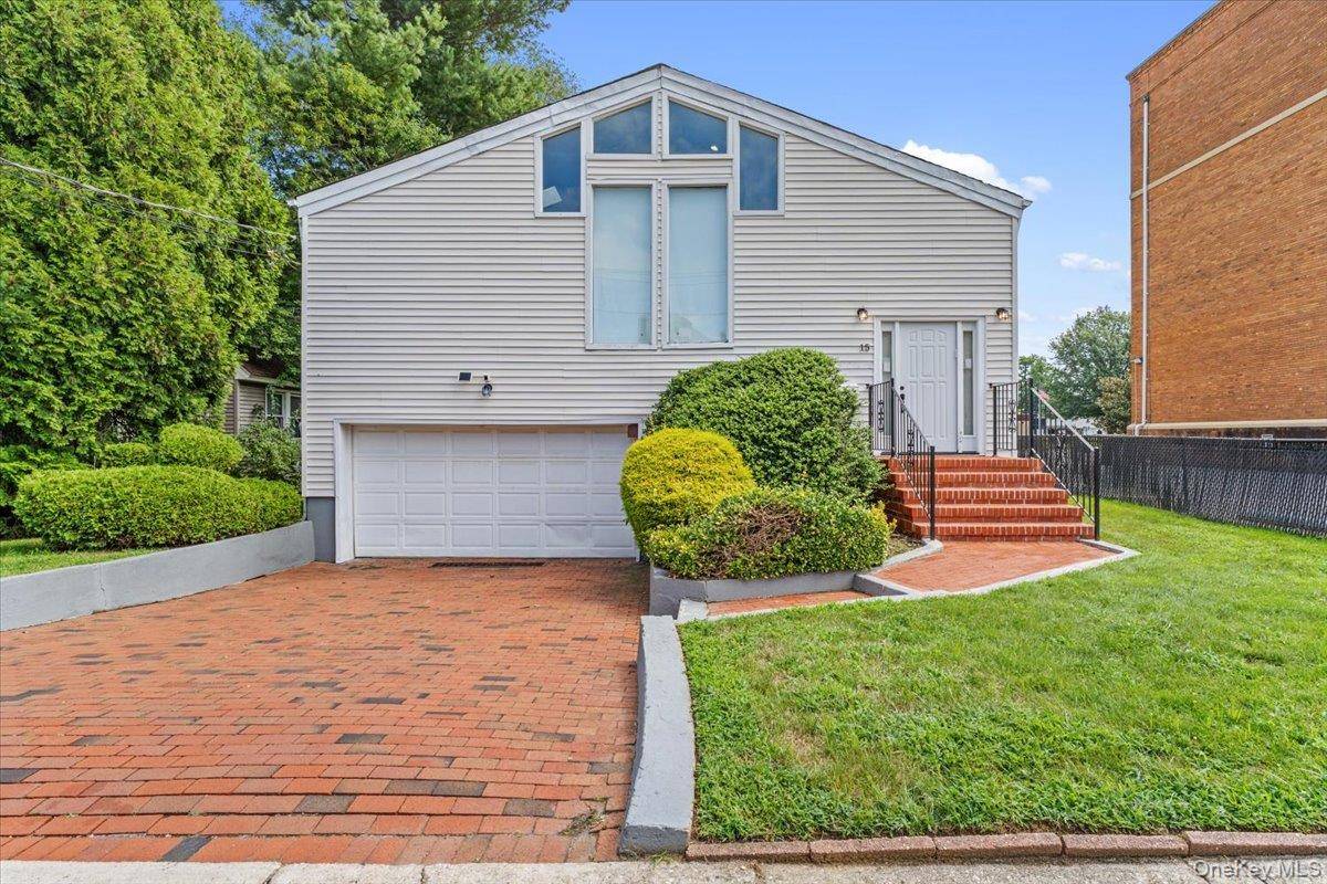 15 Church ST, Great Neck, NY 11023