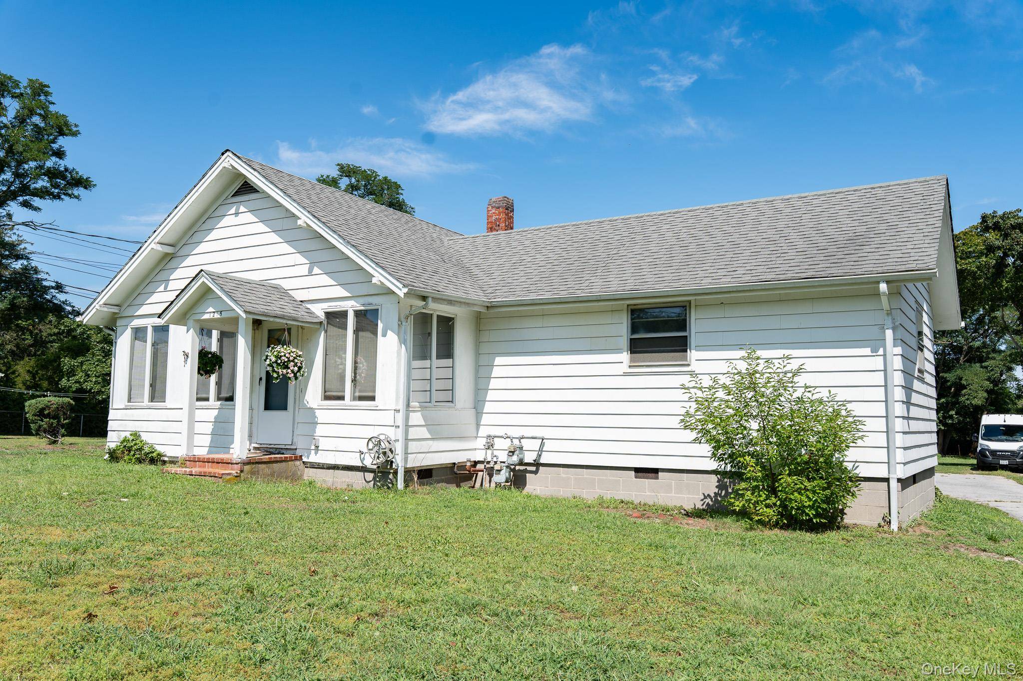 1405 Bay AVE, Mattituck, NY 11952