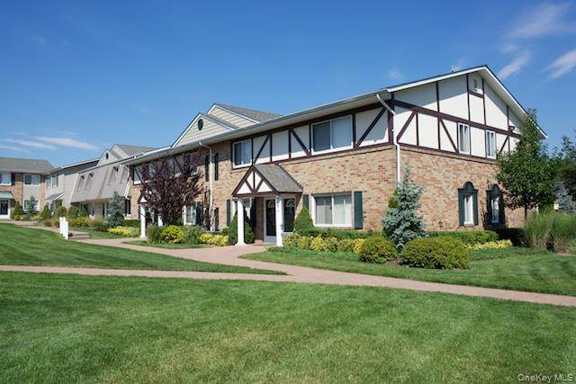 87 Moonlight WALK #87, Holbrook, NY 11741