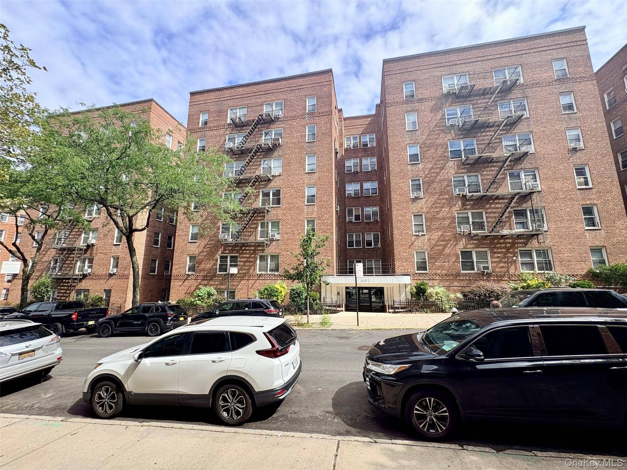 64-41 Saunders ST #605, Rego Park, NY 11374