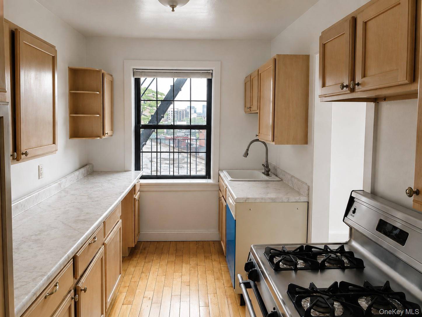 23 Old Mamaroneck RD #1R, White Plains, NY 10605