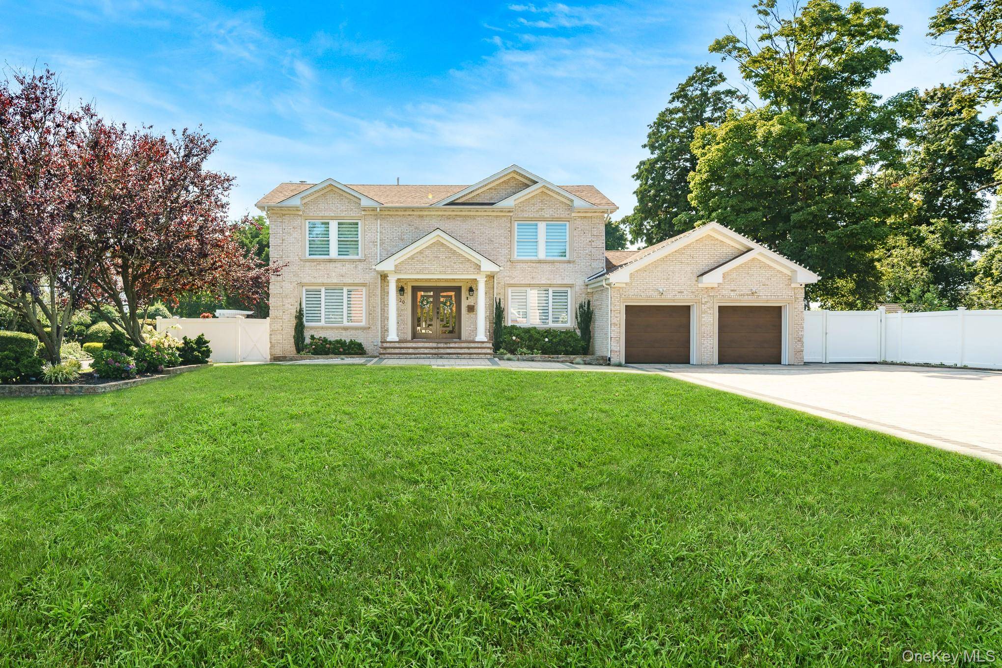 20 Mc Cue LN, Babylon, NY 11702