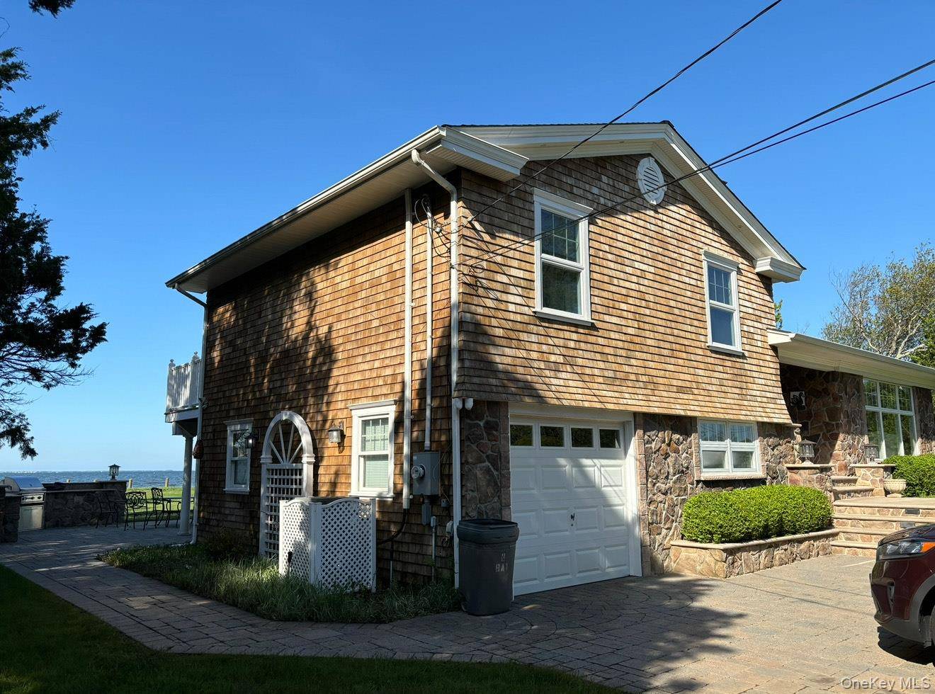 8 Bay RD, East Patchogue, NY 11772
