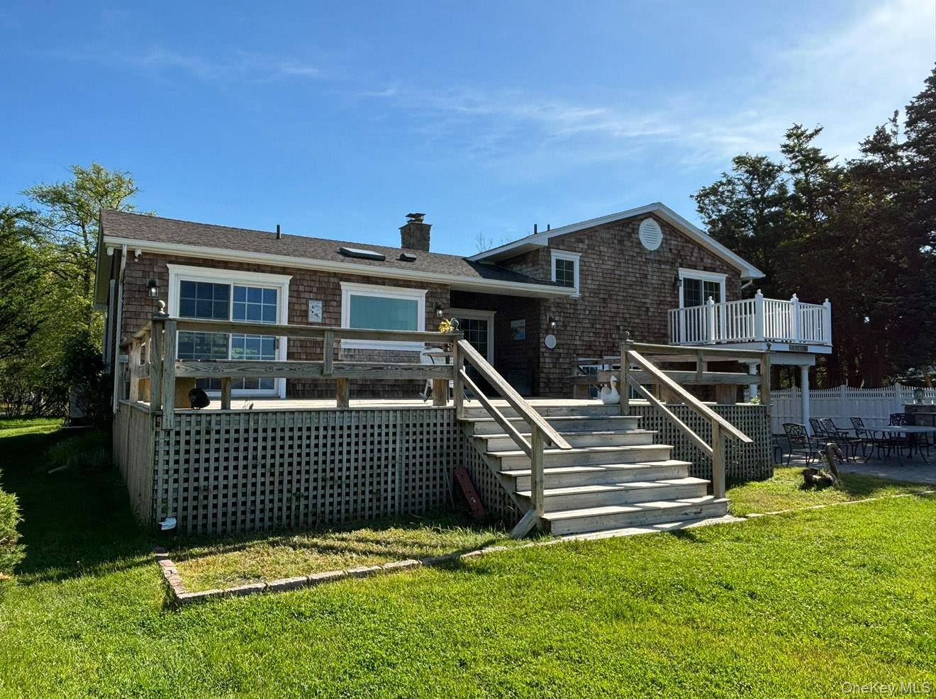 8 Bay RD, East Patchogue, NY 11772
