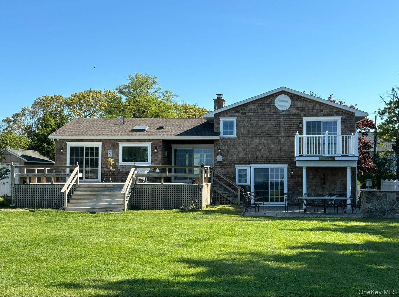 8 Bay RD, East Patchogue, NY 11772