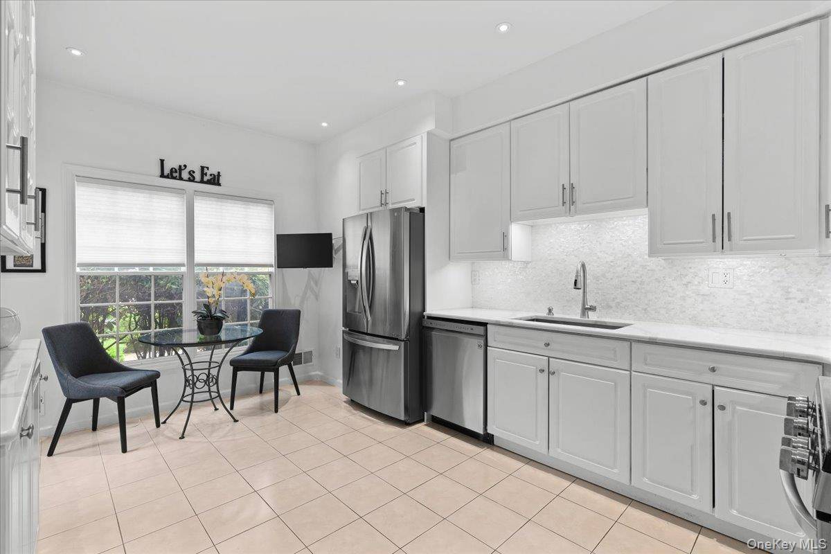 138 Doral Greens DR, Rye Brook, NY 10573