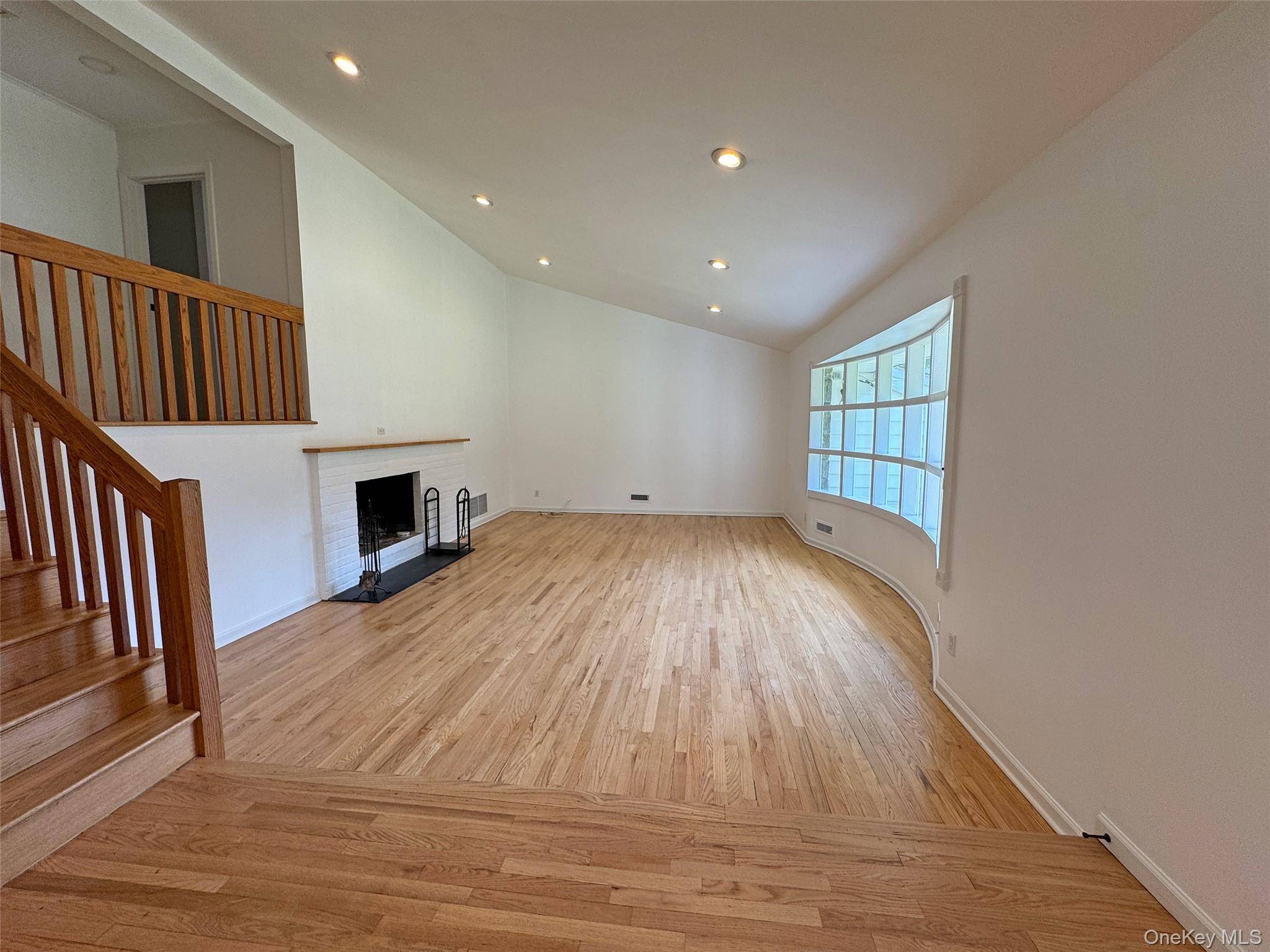 3 Stonewall LN, Mamaroneck, NY 10543