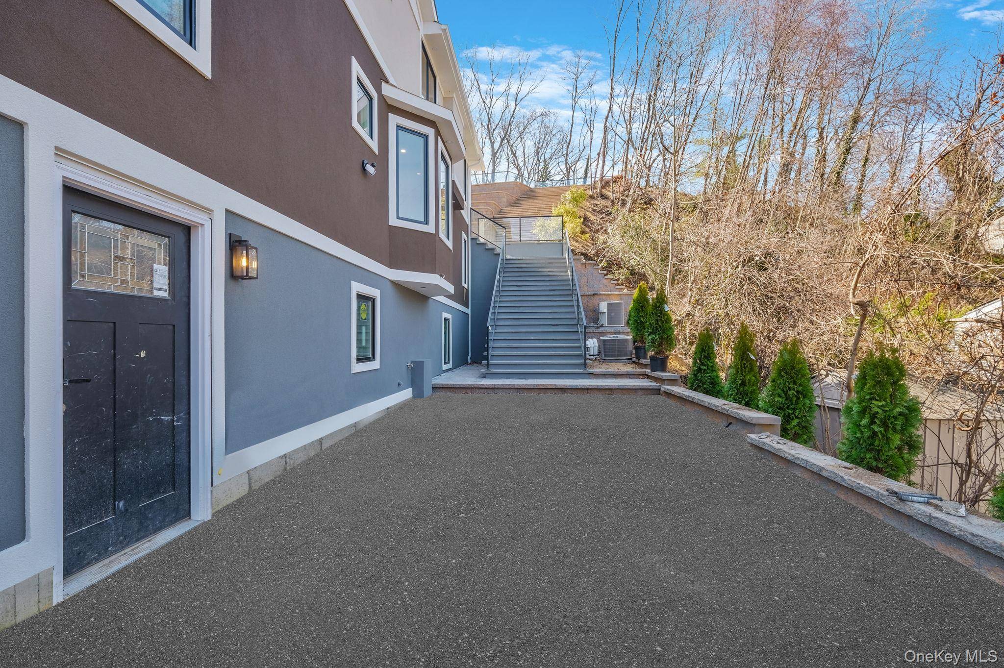 150 Sugar Toms LN, East Norwich, NY 11732