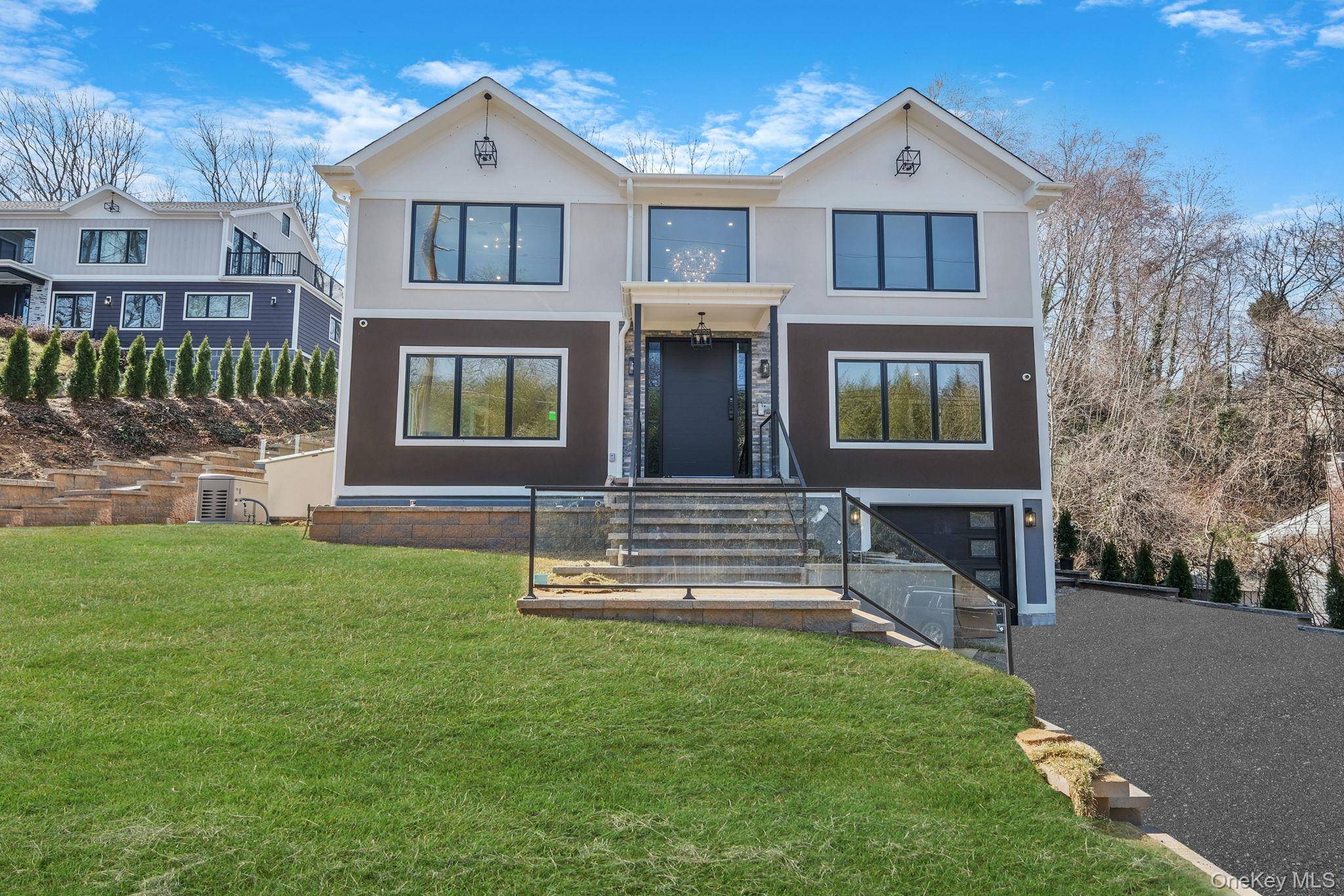 150 Sugar Toms LN, East Norwich, NY 11732