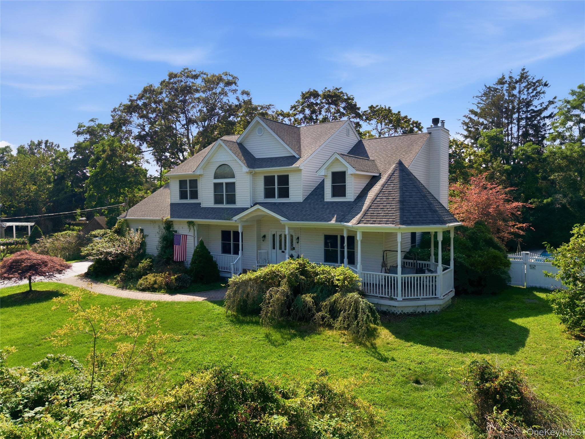 204 Melrose Pkwy, Patchogue, NY 11772