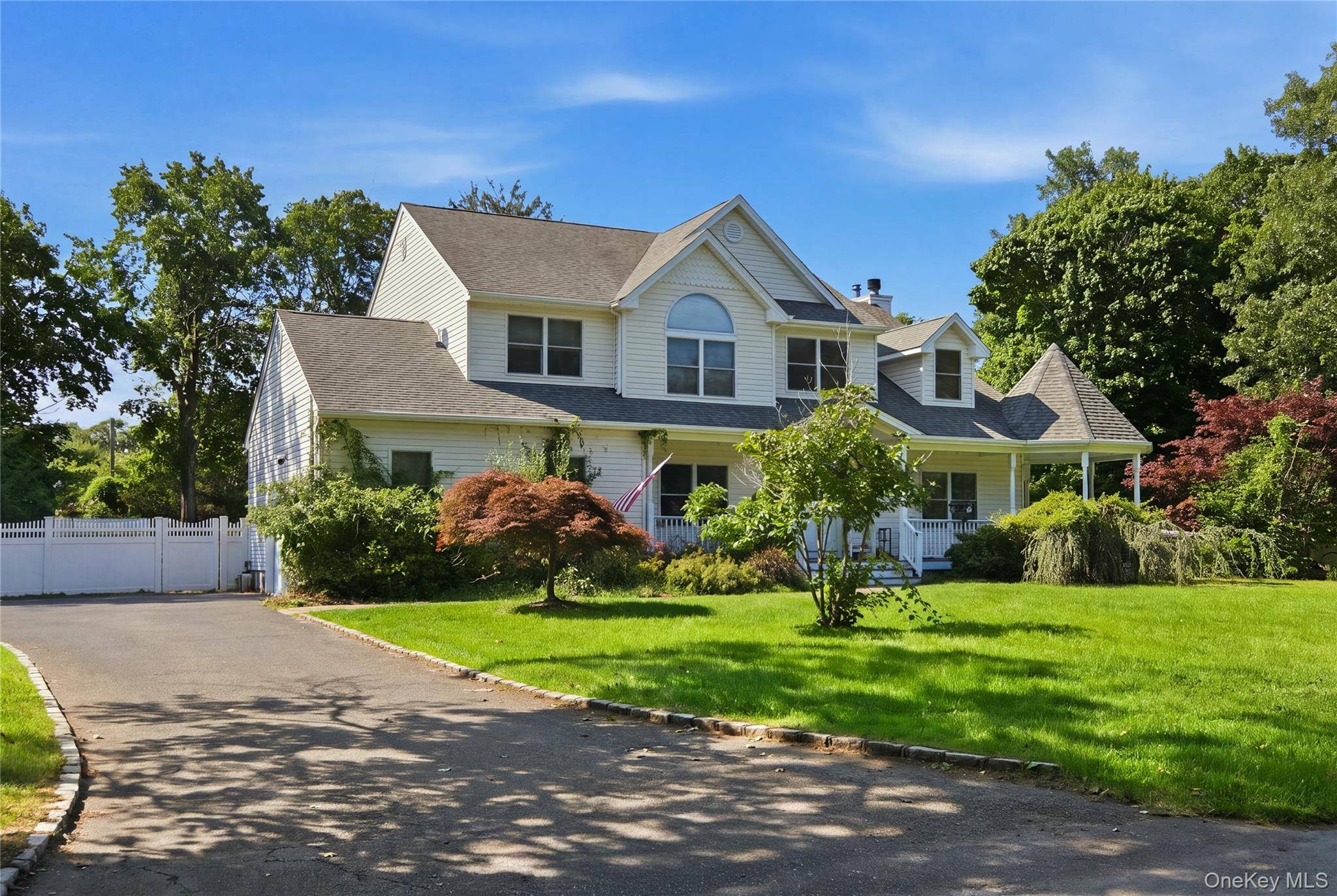 204 Melrose Pkwy, Patchogue, NY 11772