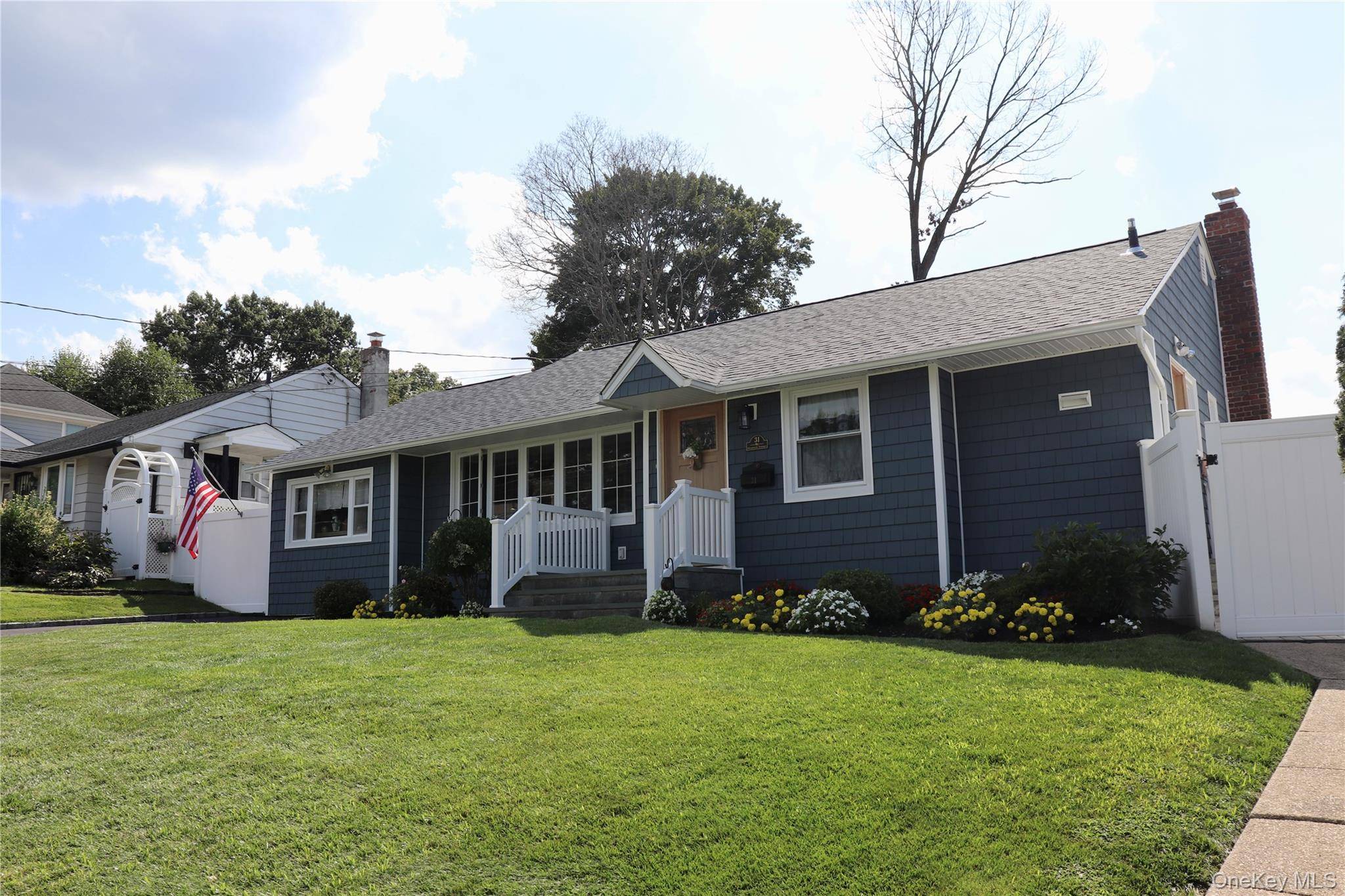 31 Prestwick TER, Glen Cove, NY 11542