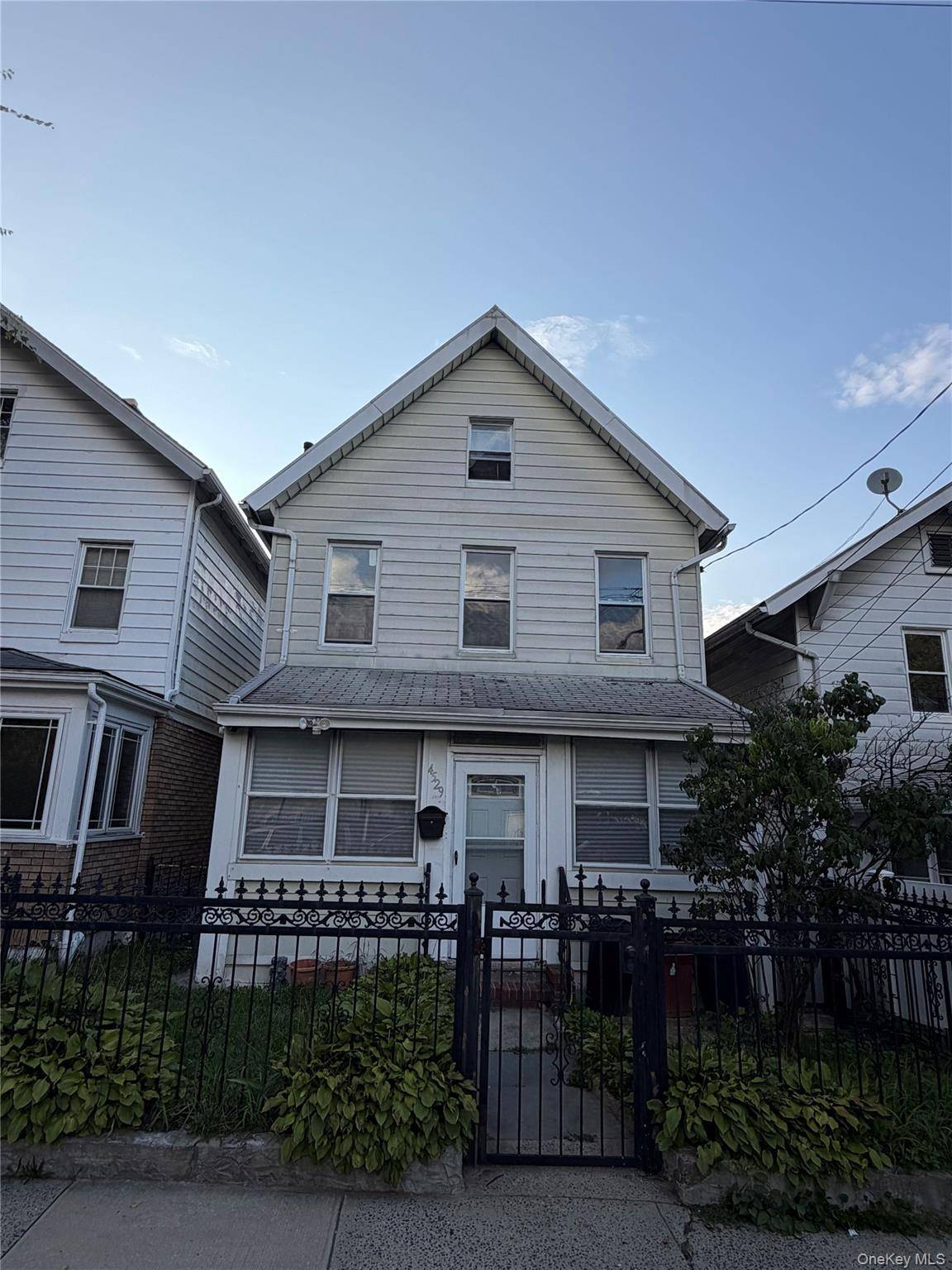 4529 Carpenter AVE, Bronx, NY 10470