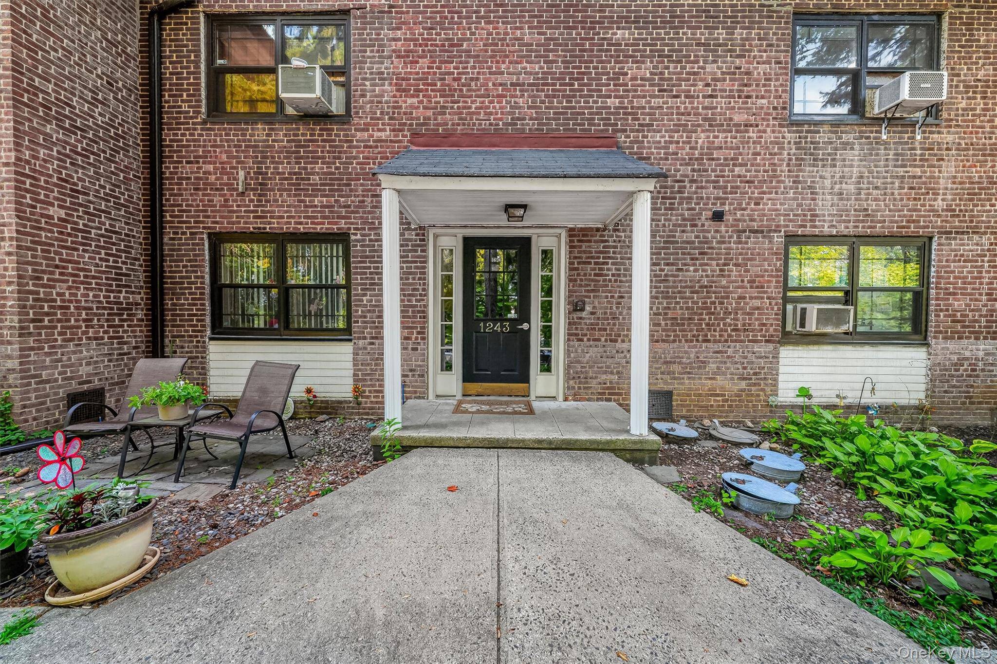 1243 California RD #2R, Eastchester, NY 10709