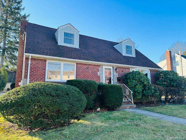 7 Beatrice AVE, Syosset, NY 11791