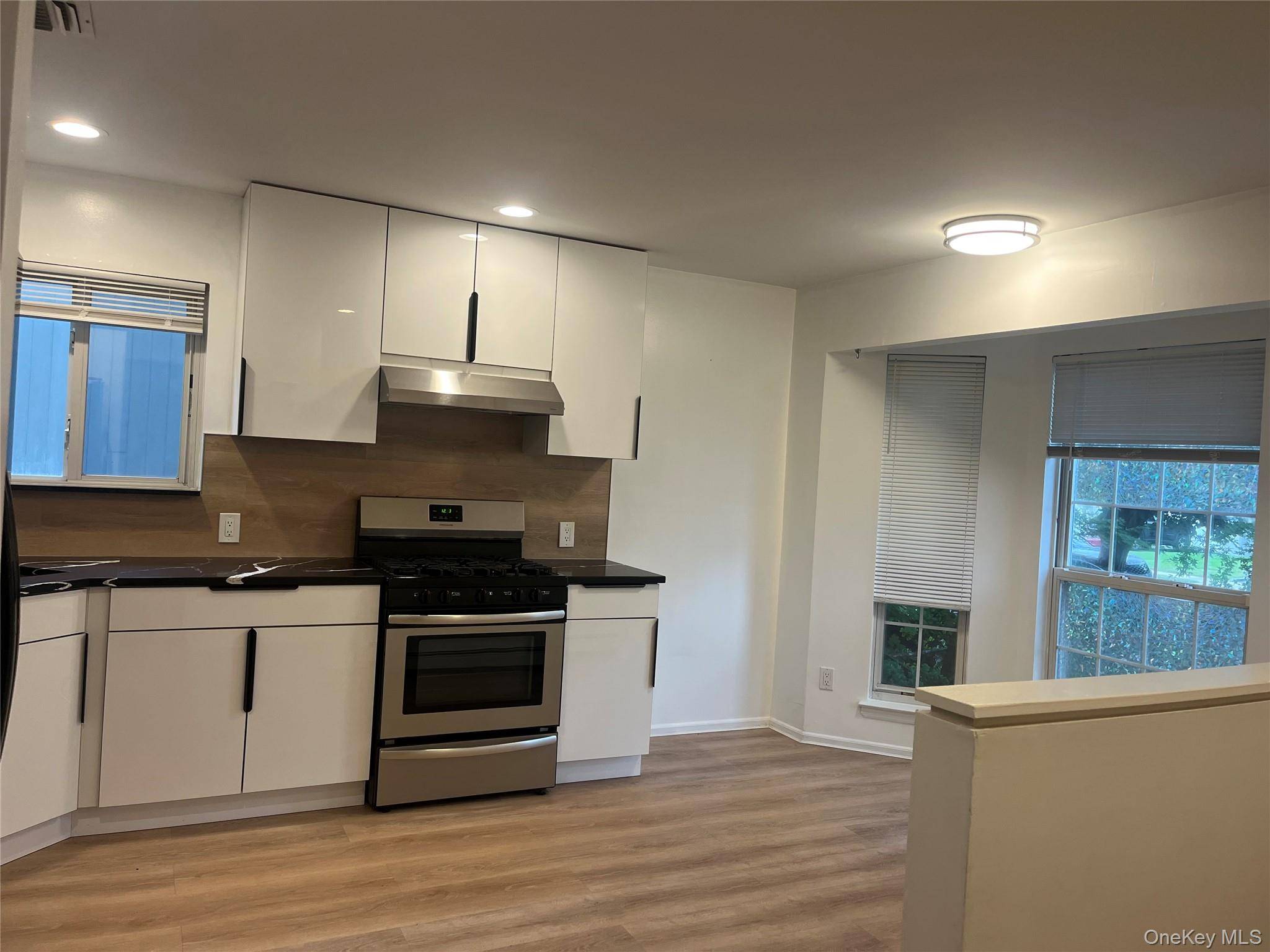 24 Kirkwood RD #A, Port Washington, NY 11050