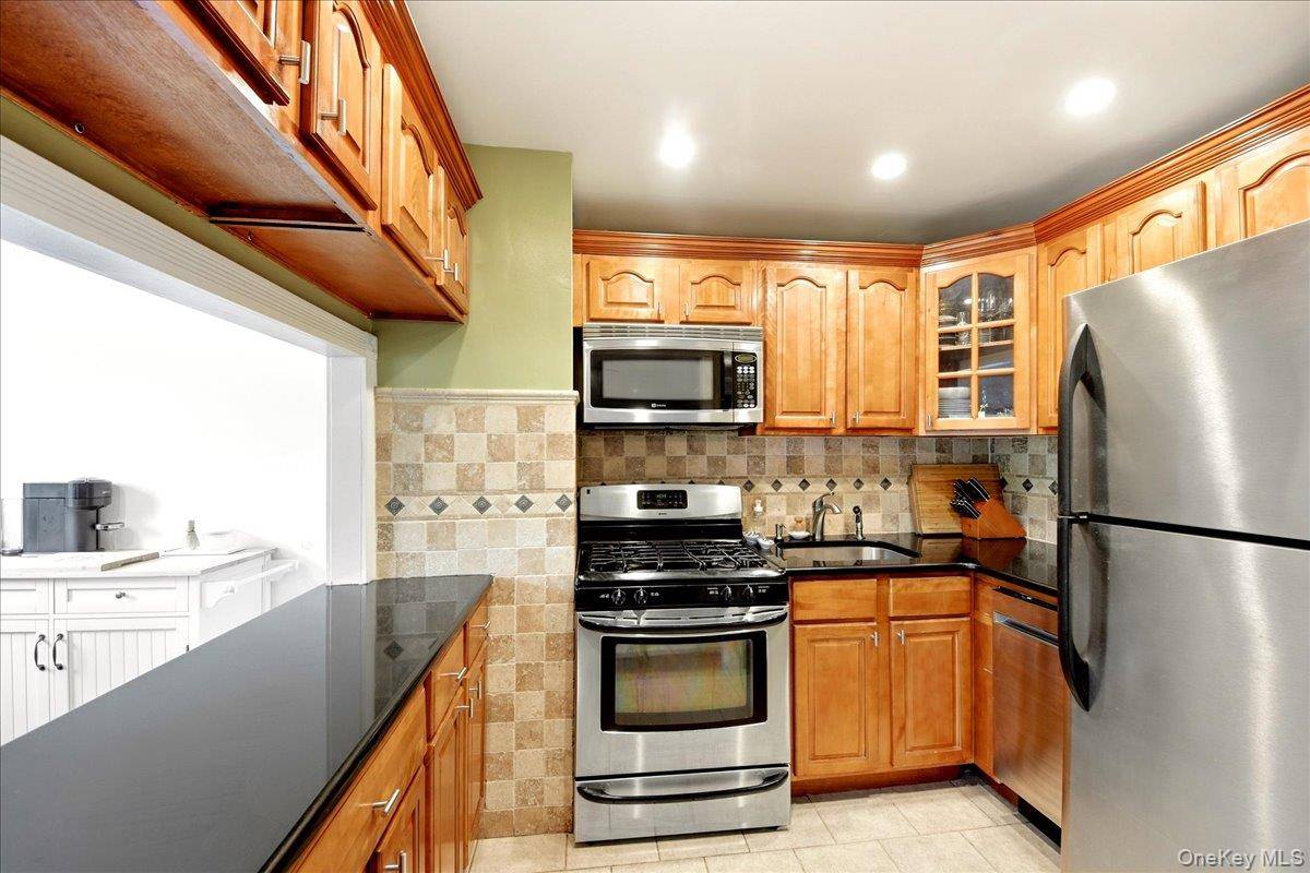 828 Pelhamdale AVE #2P, New Rochelle, NY 10801