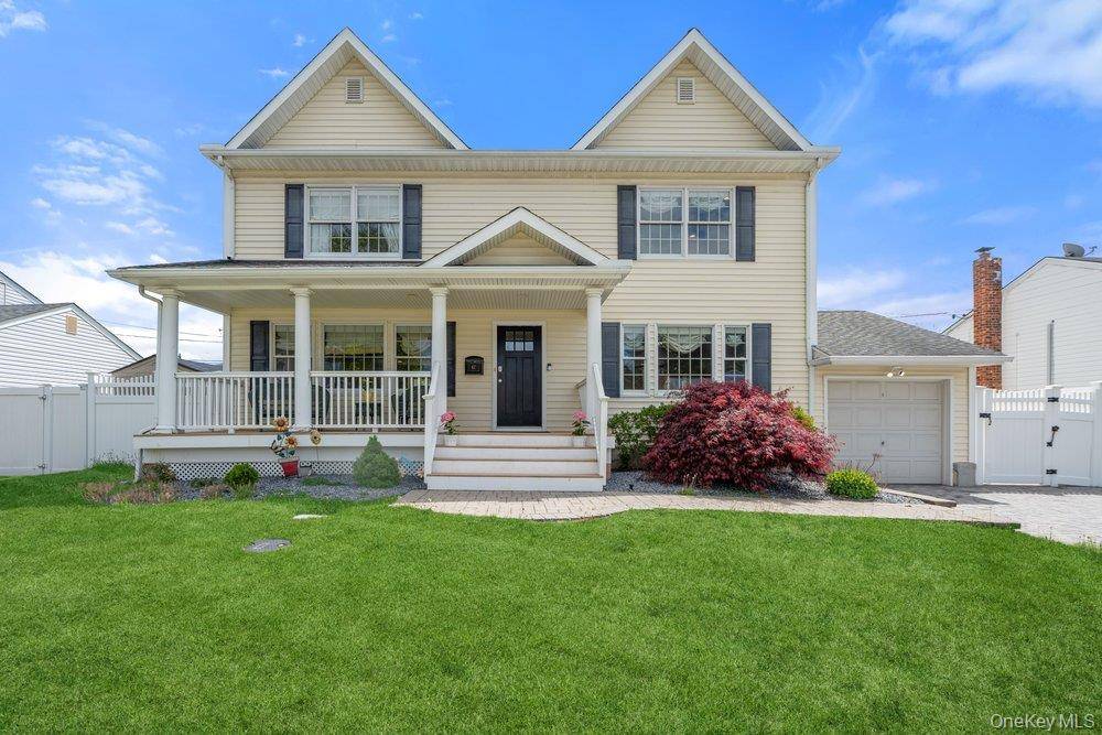 47 Syosset CIR, Syosset, NY 11791