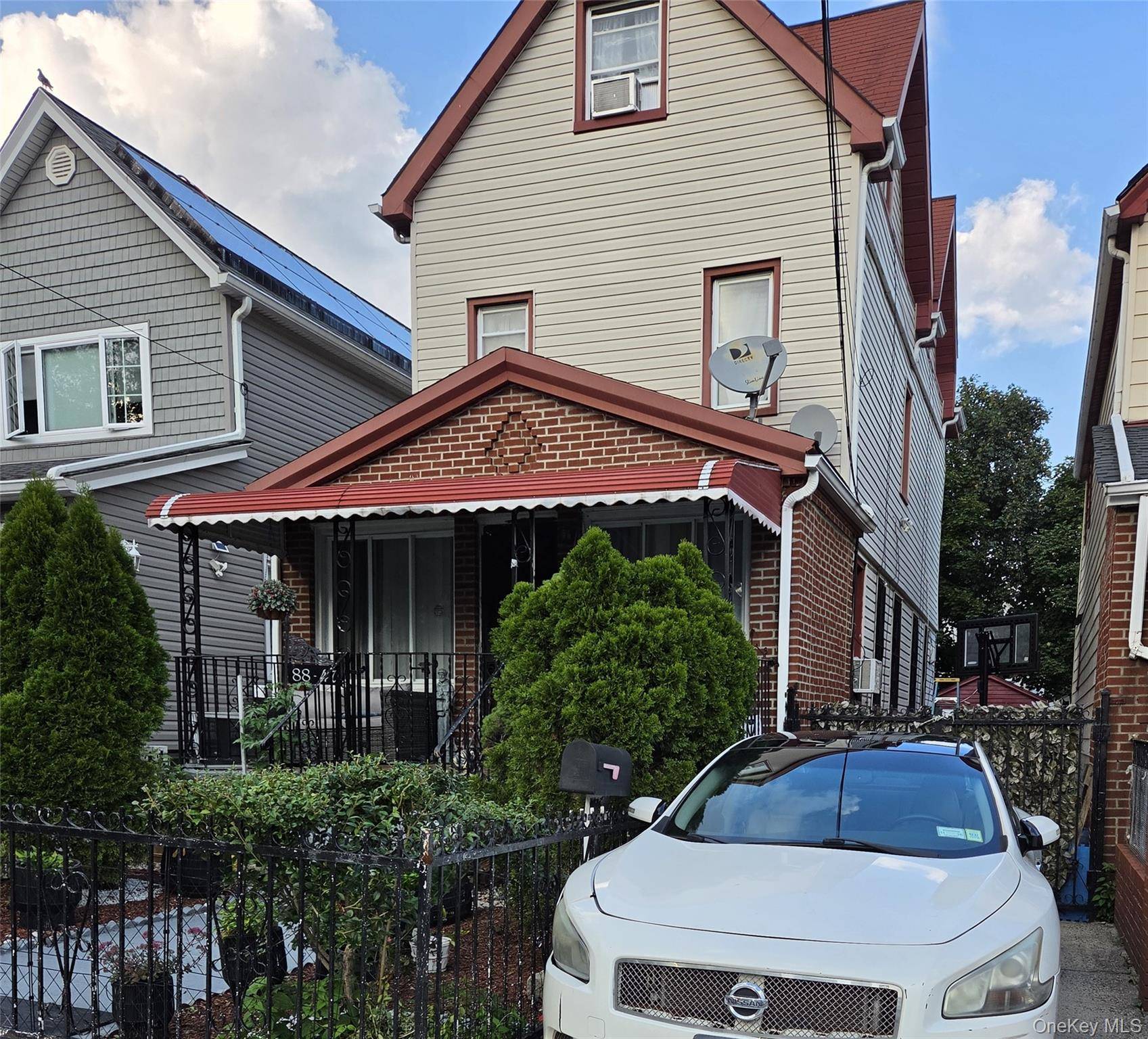 88-47 201st ST, Hollis, NY 11423