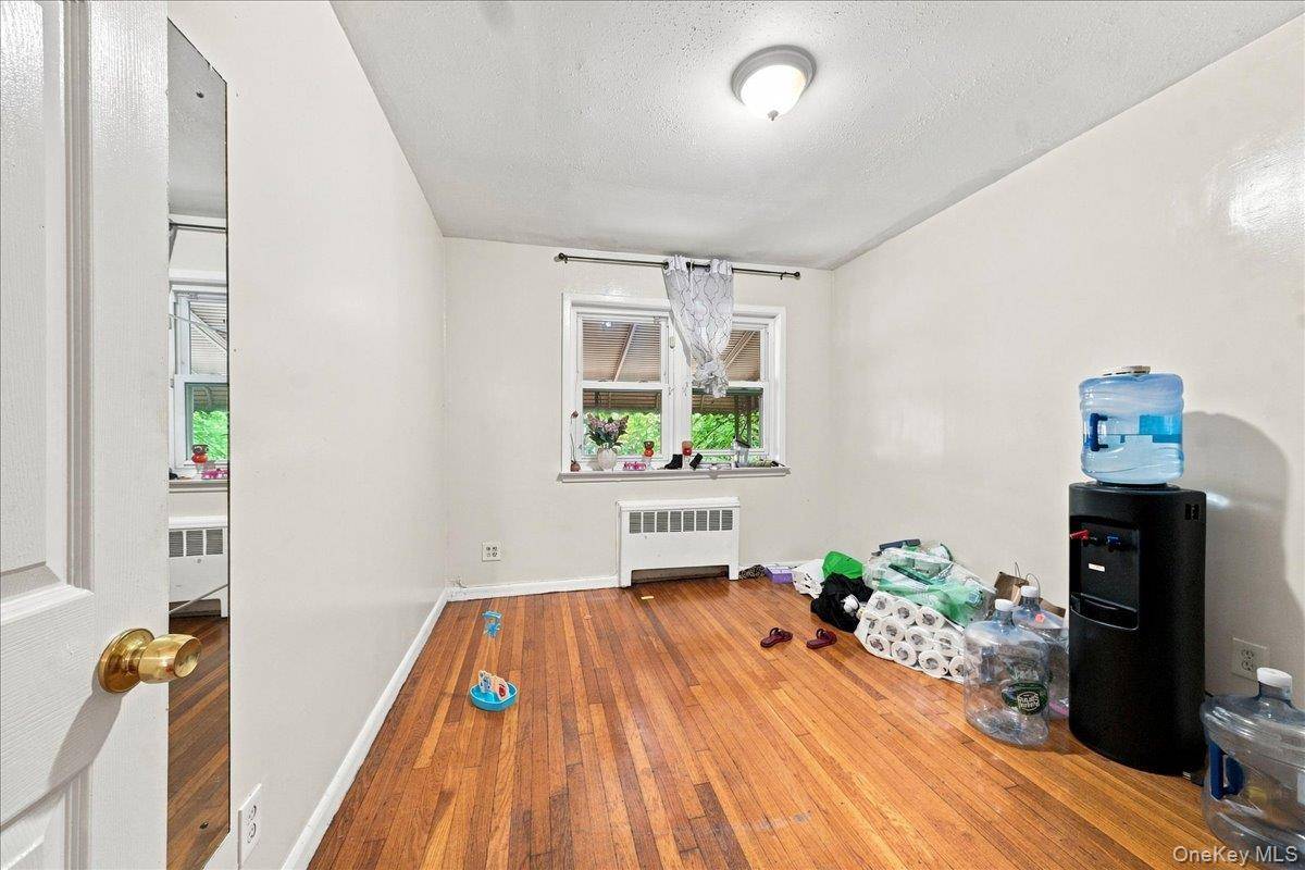 1405 E 233rd ST, Bronx, NY 10466