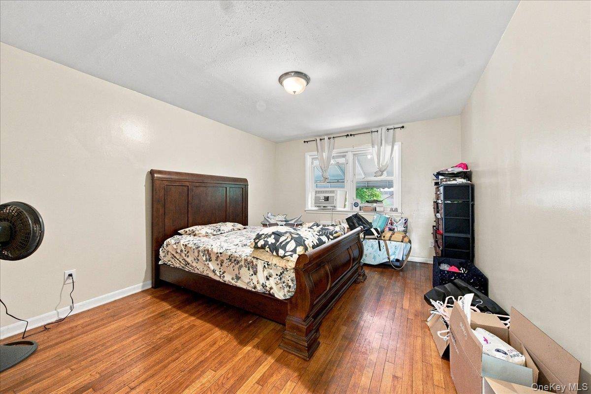 1405 E 233rd ST, Bronx, NY 10466