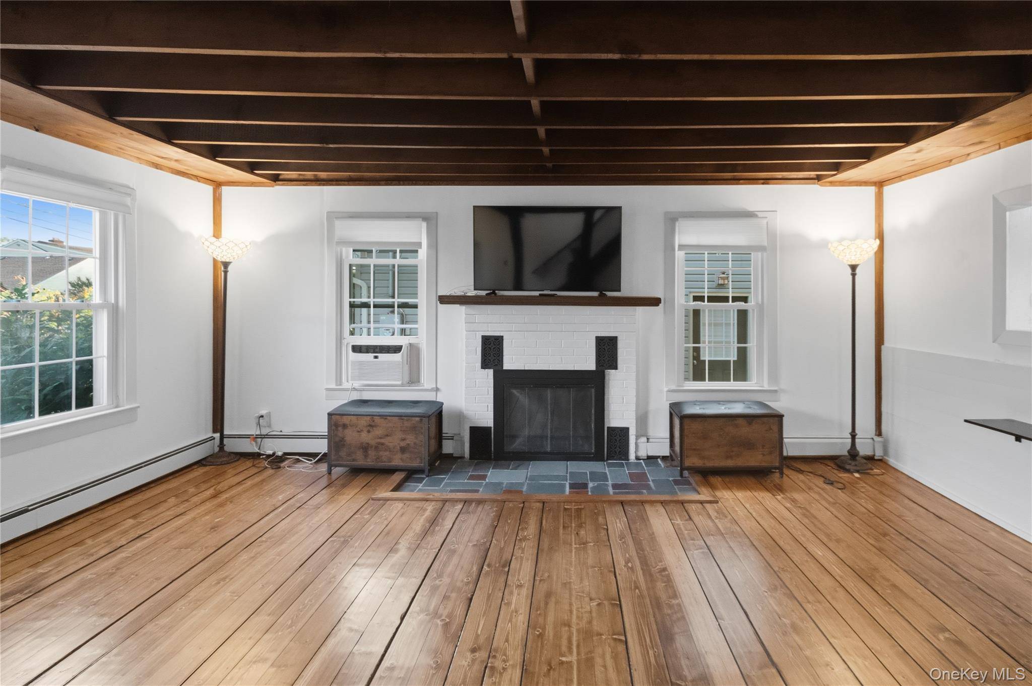 11 Bay ST, Bayville, NY 11709