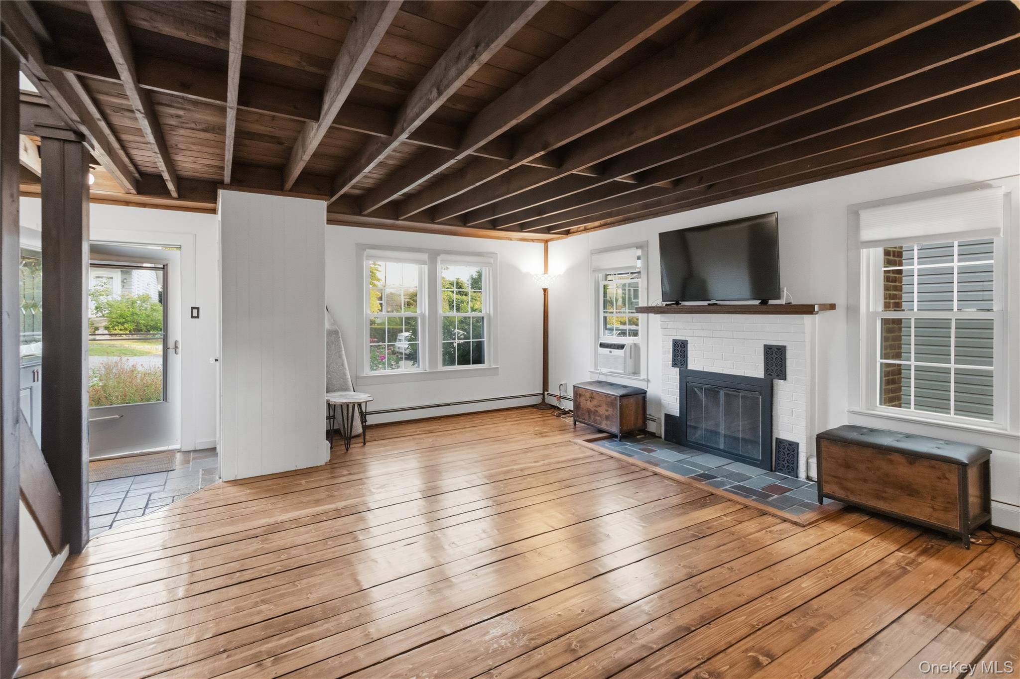 11 Bay ST, Bayville, NY 11709